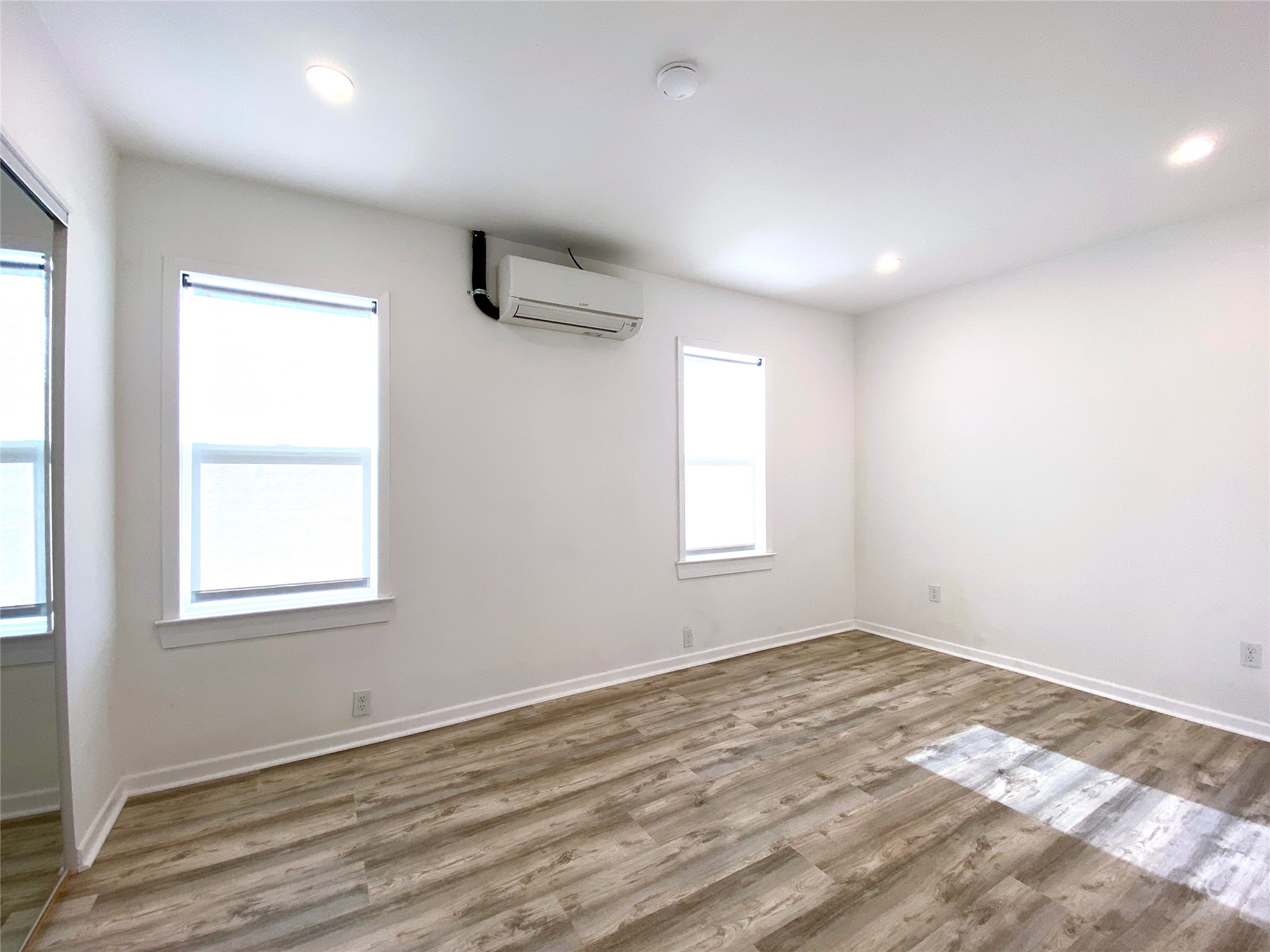 2025 1/2 Brun Street Property Photo 8