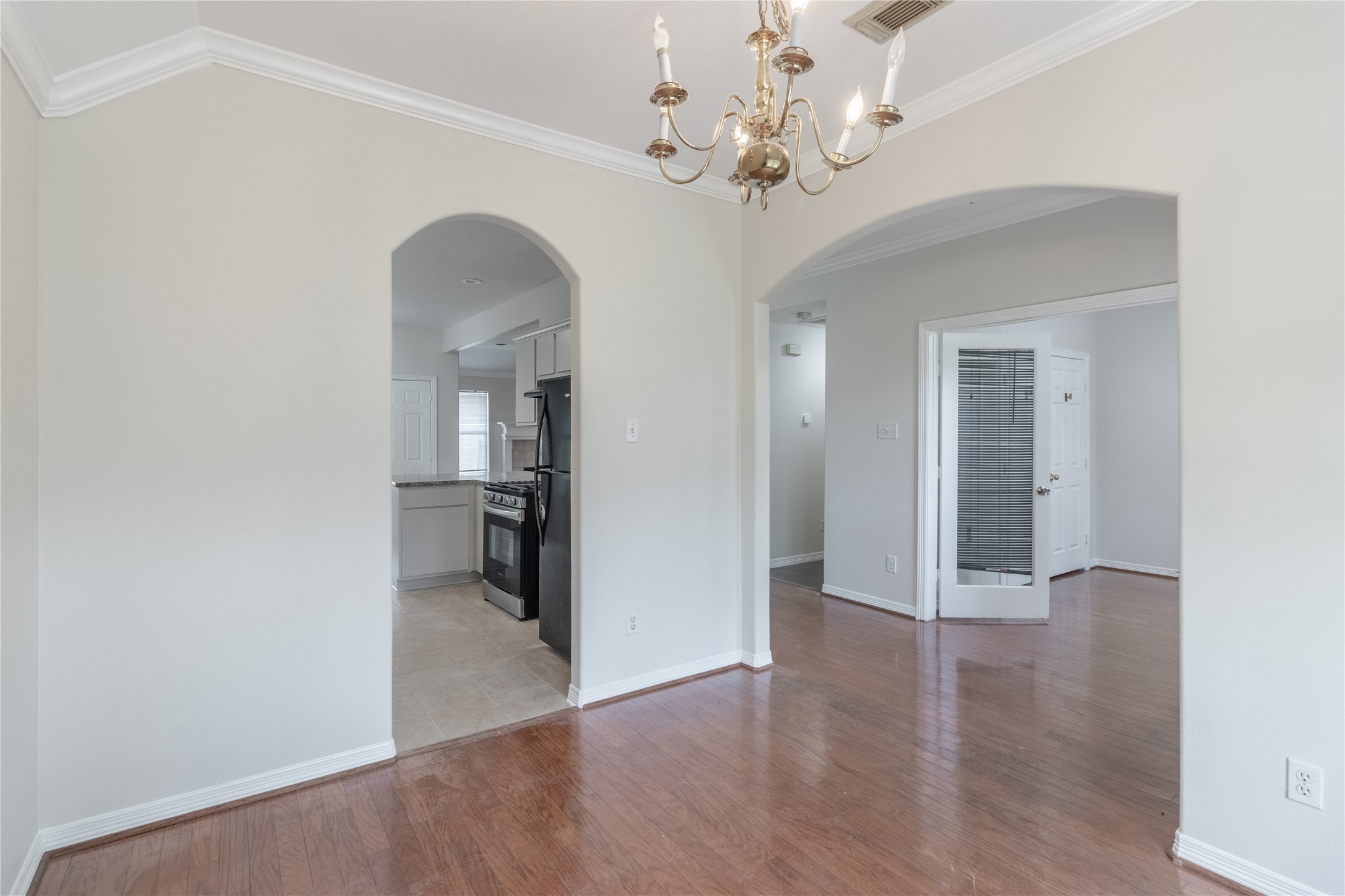 3517 Drew Street Property Photo 5
