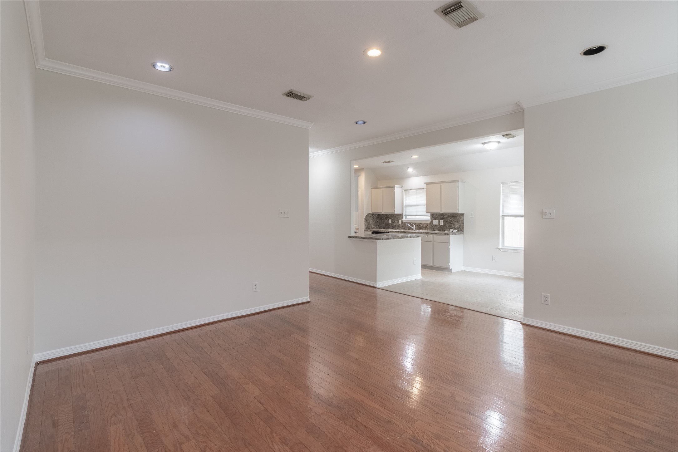 3517 Drew Street Property Photo 13