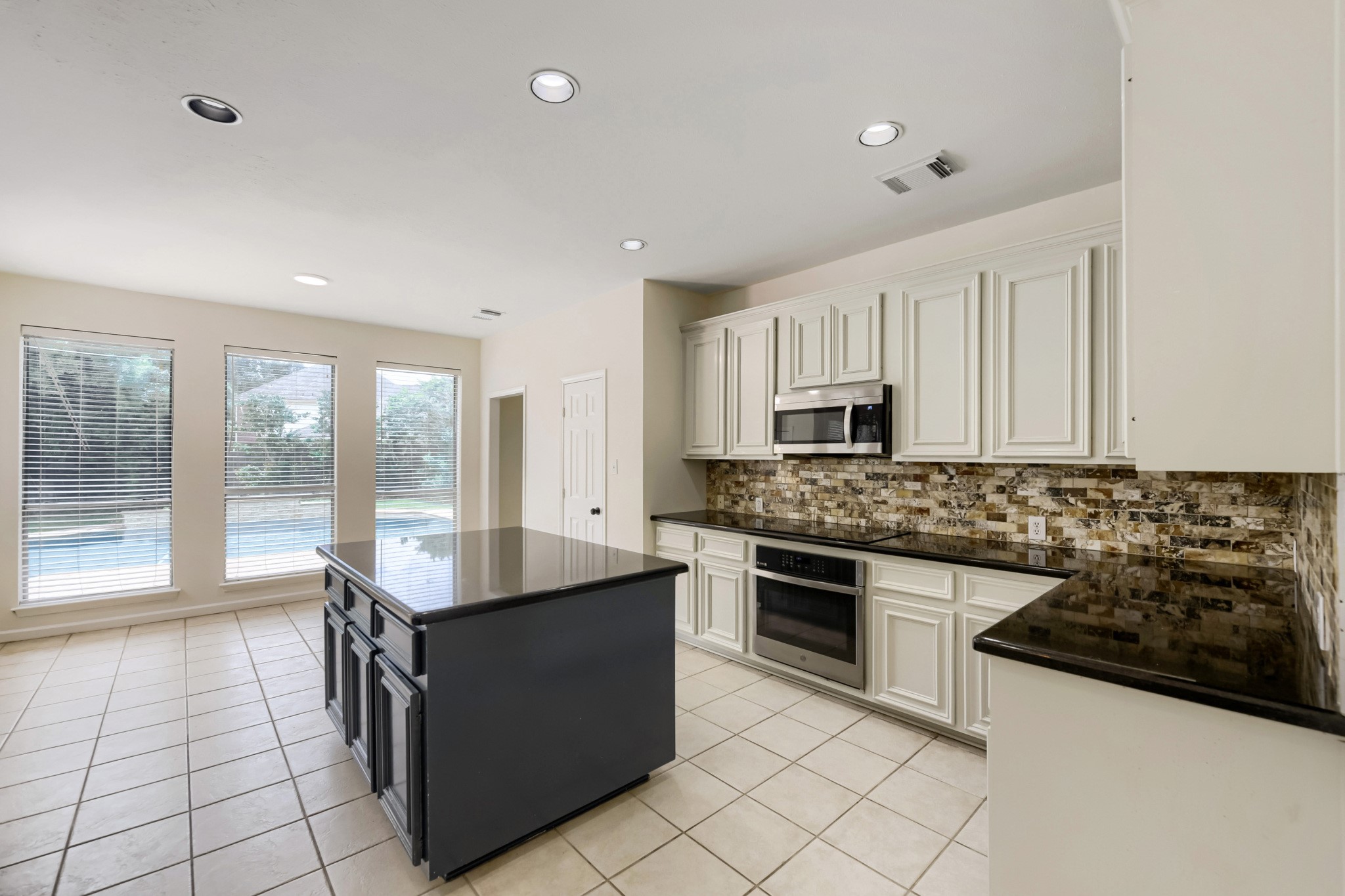 4503 Toledo Bend Drive Property Photo 4