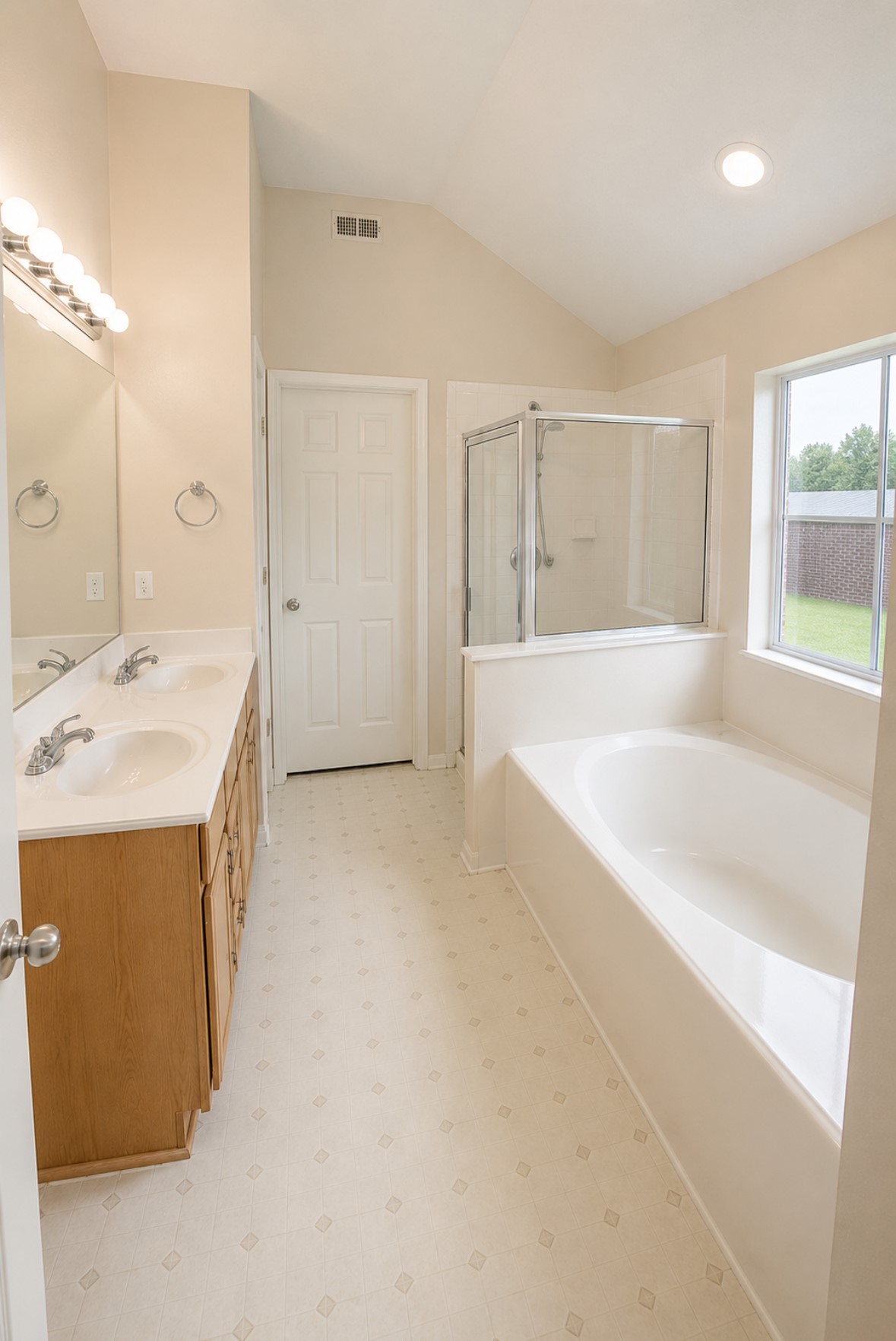 15154 Kingsbridge Way Property Photo 5