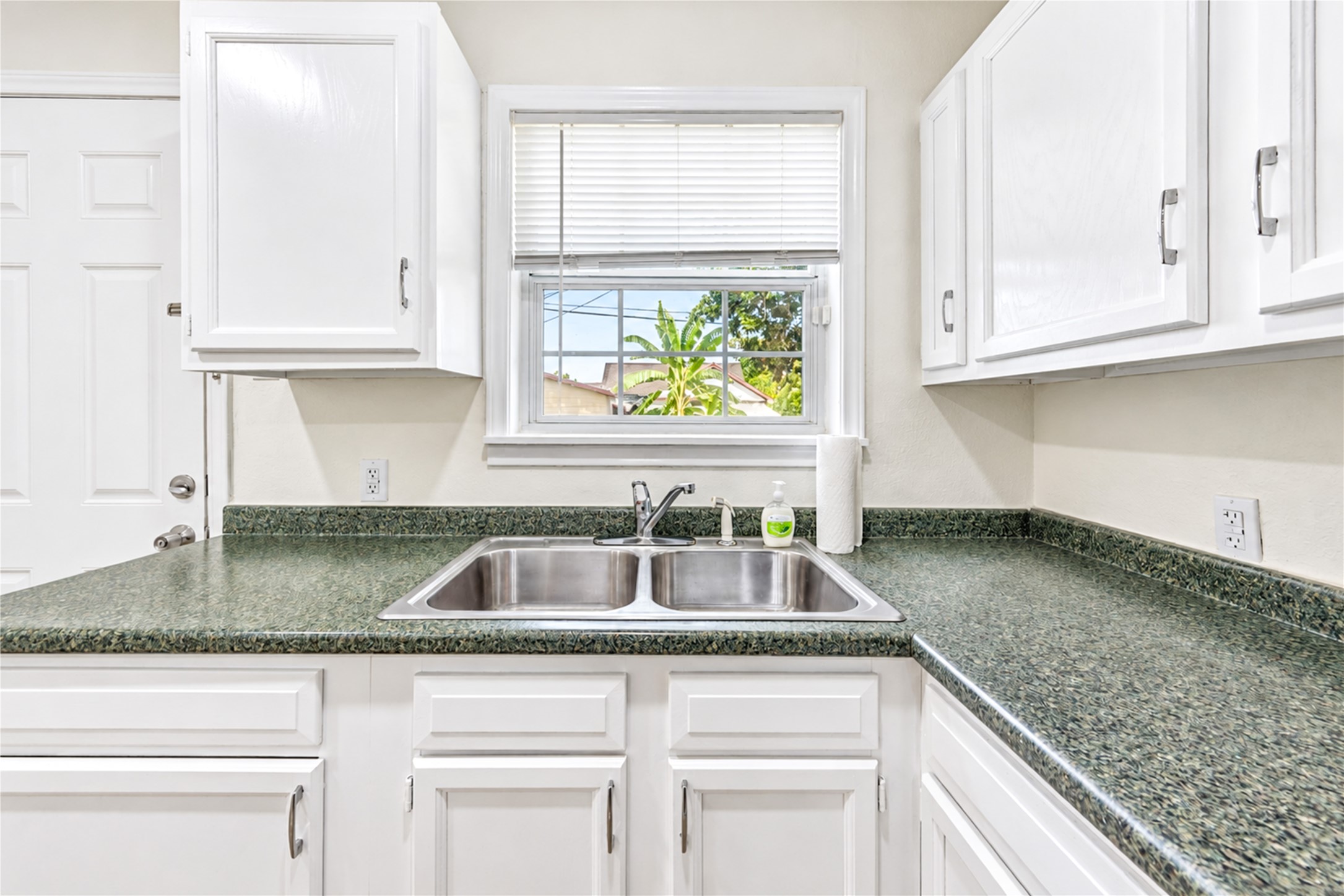 7543 Satsuma Street Property Photo 12