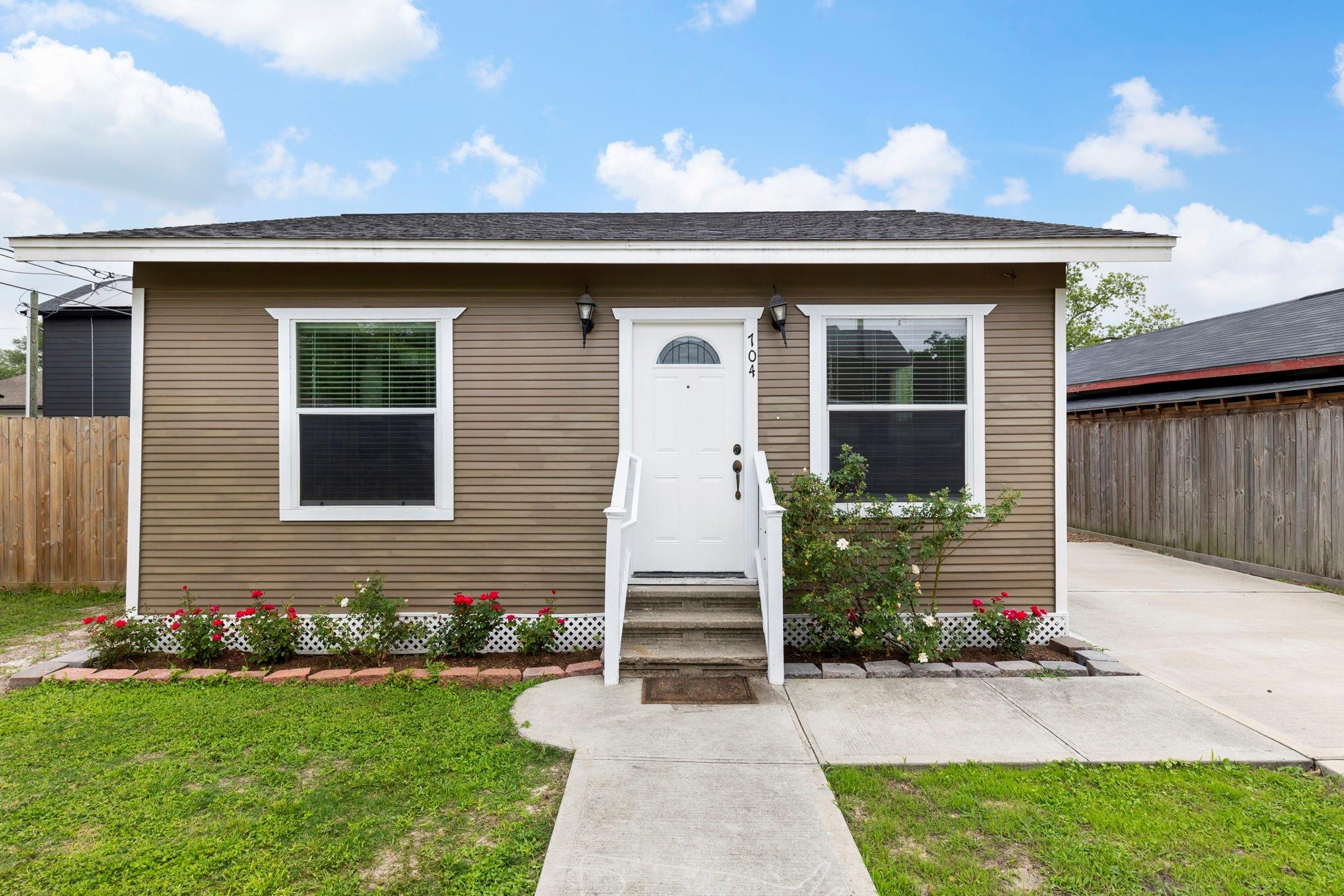 704 Jewett Street Property Photo 1