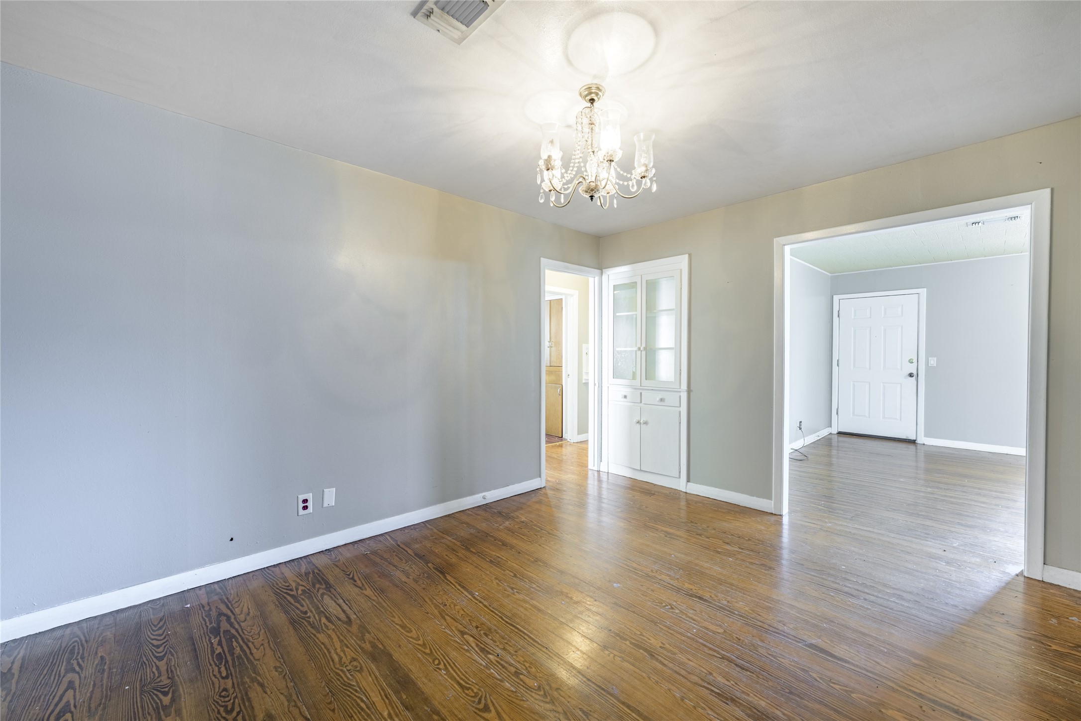 242 W Fannin Property Photo 11