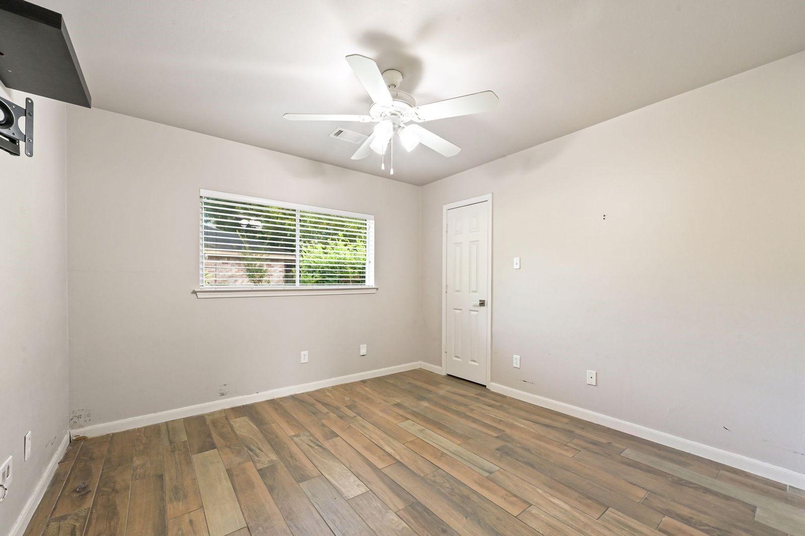 9110 Tooley Drive Property Photo 16