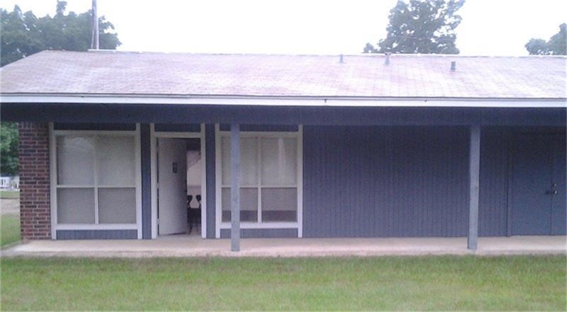 700 W Broad Street Property Photo 2