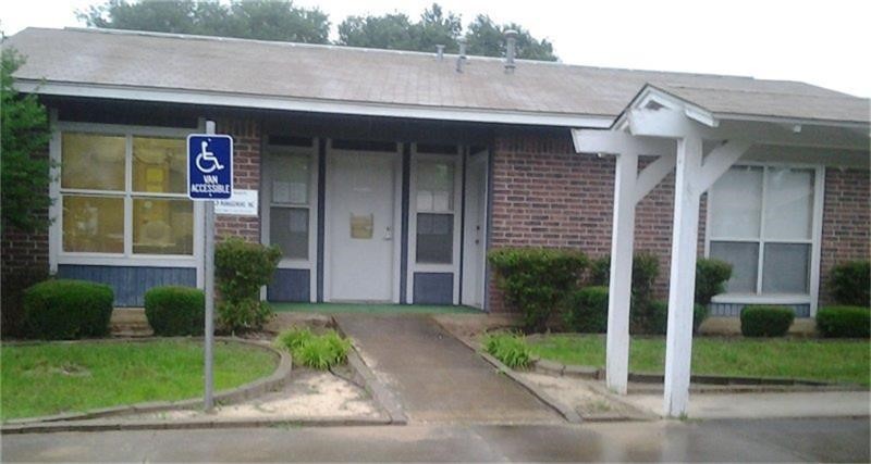 700 W Broad Street Property Photo 3