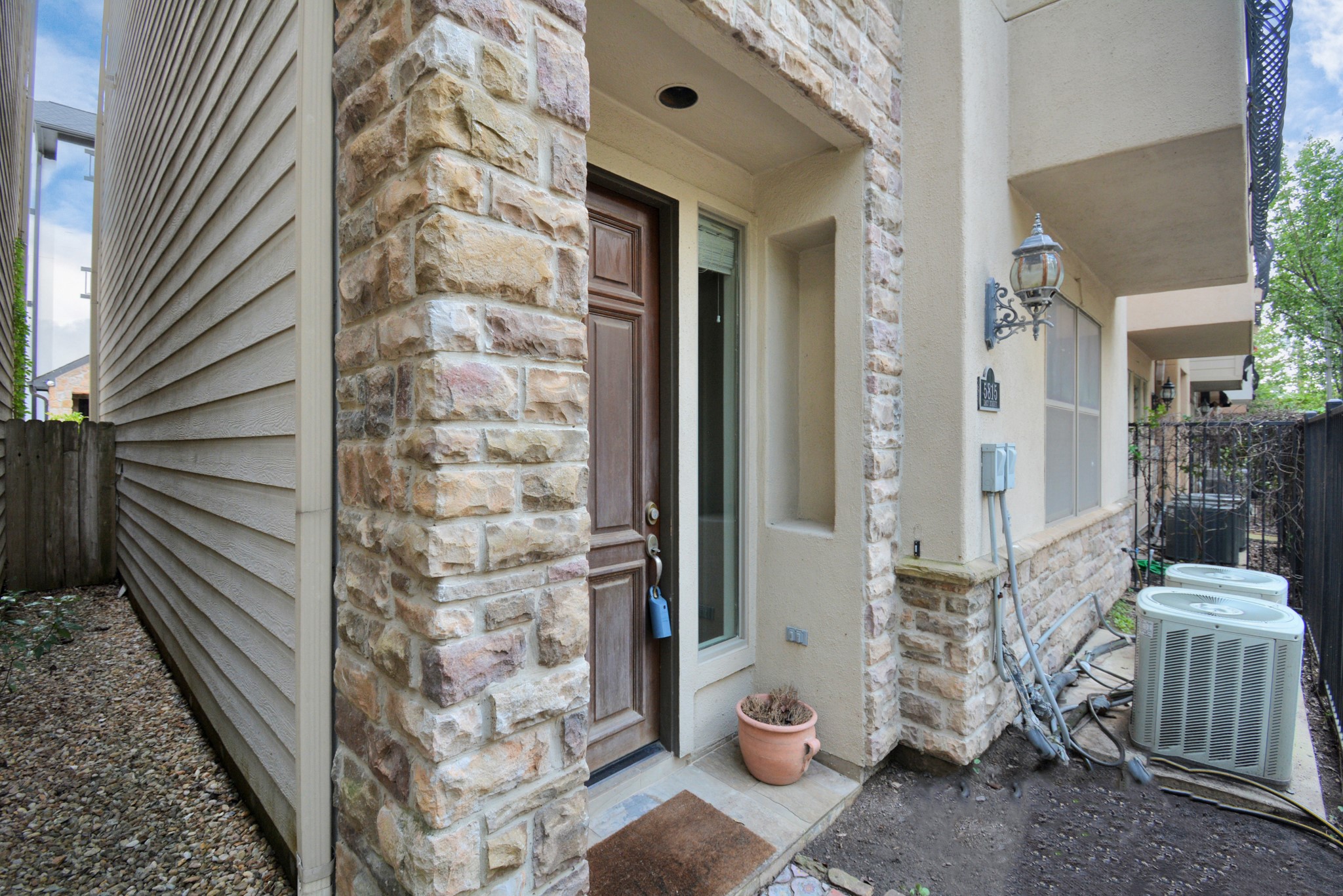 5815 Lacy Street Property Photo 3