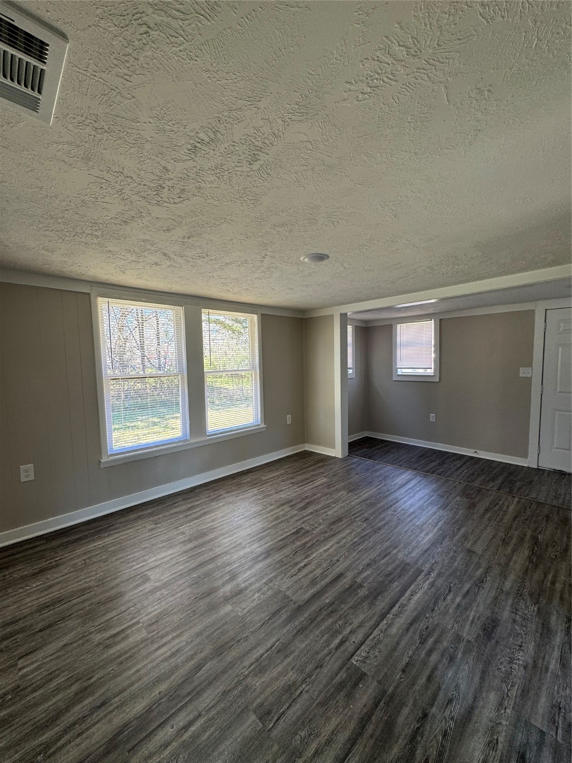419 E Center Street Property Photo 6