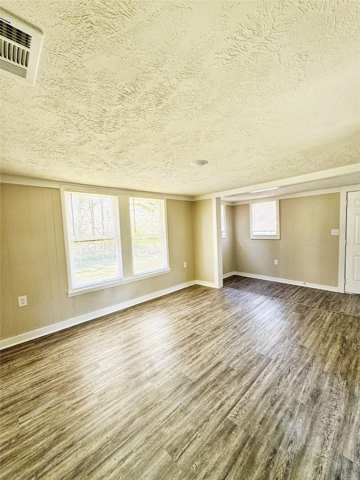 419 E Center Street Property Photo 7