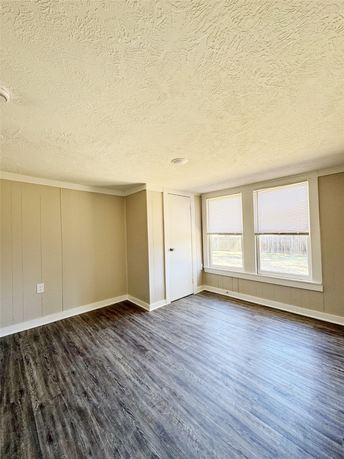 419 E Center Street Property Photo 9