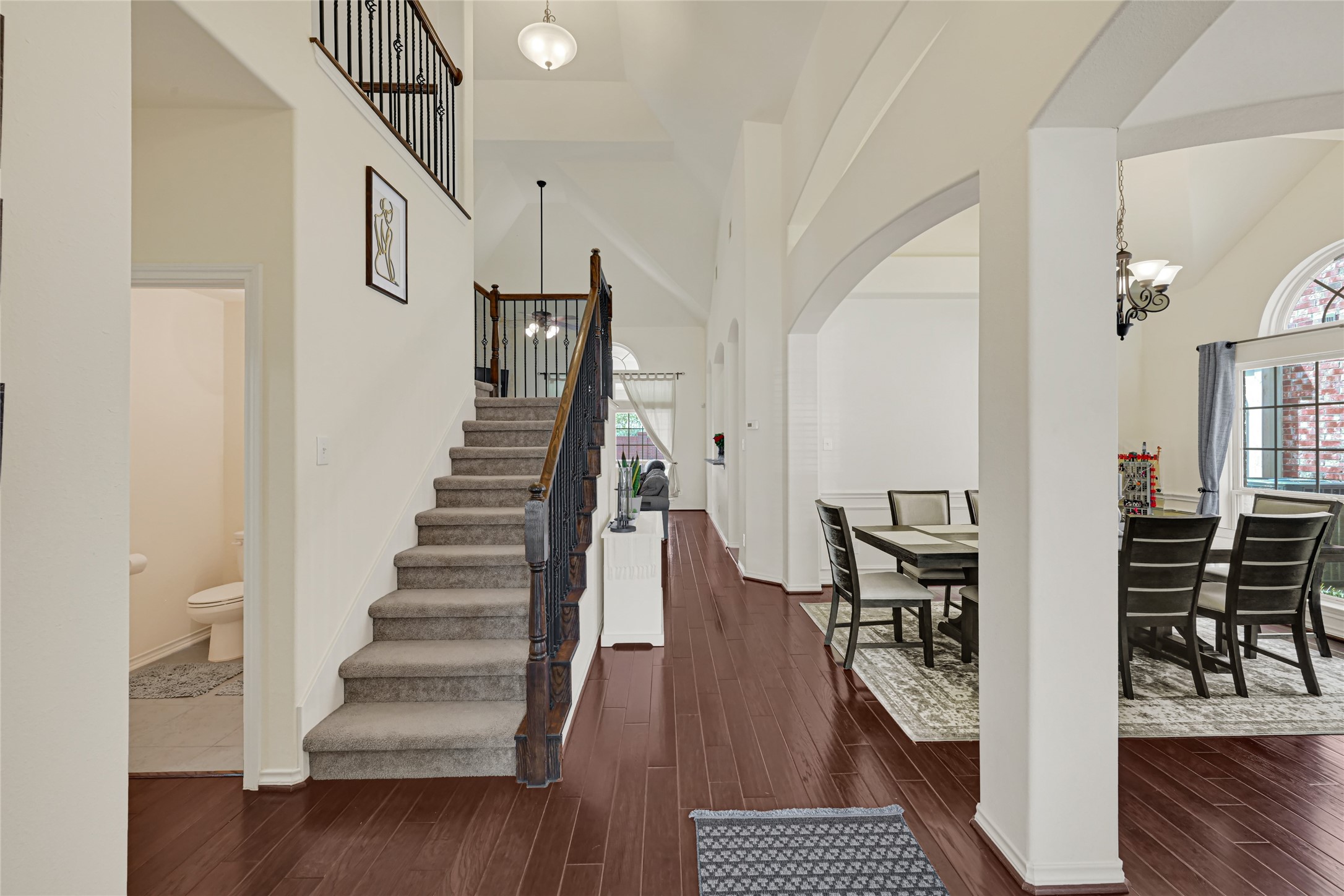 8319 Cape Royal Drive Property Photo 4