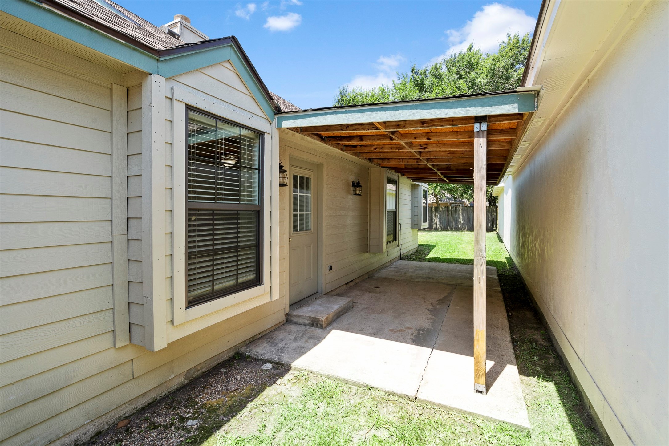 22835 Sherioaks Lane Property Photo 10