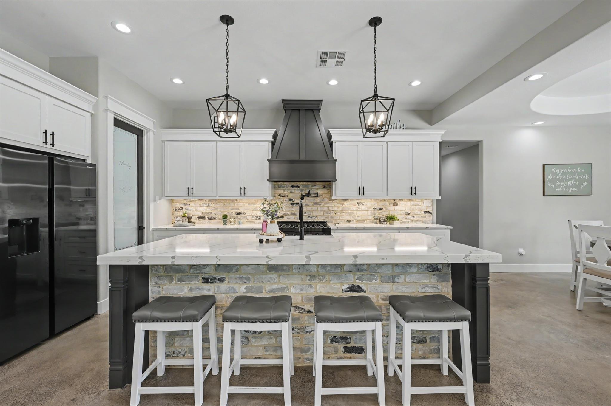 7093 Texas Trace Property Photo 9