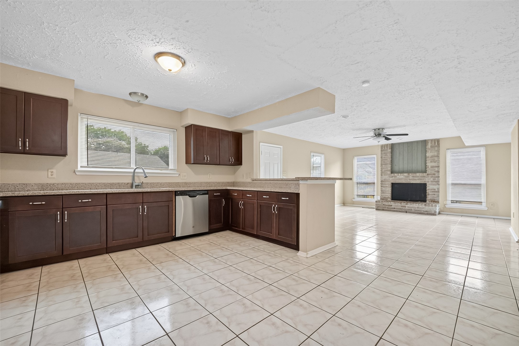 13606 Pecan Oak Drive Property Photo 5