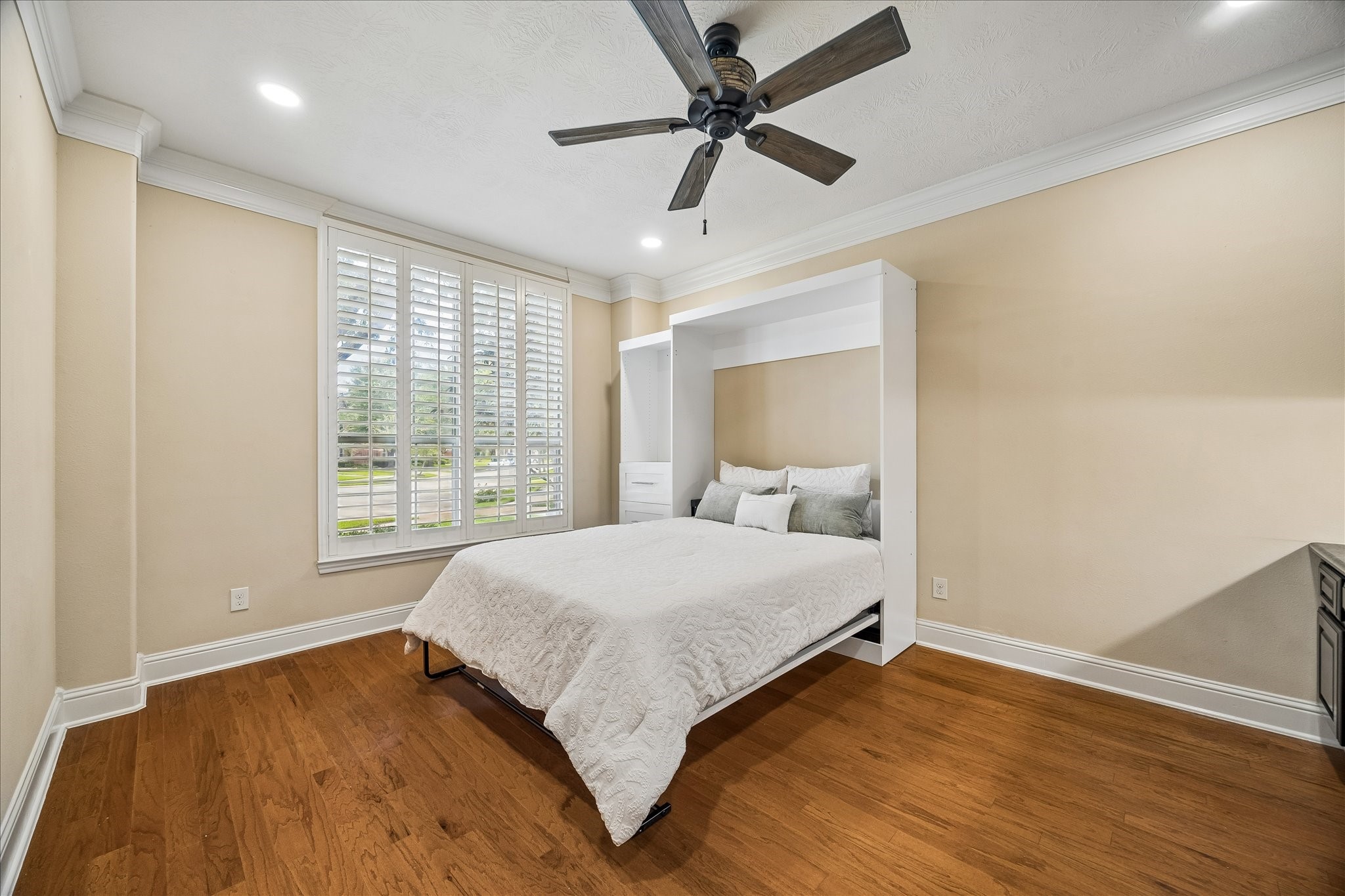 4506 Beacon View Court Property Photo 8