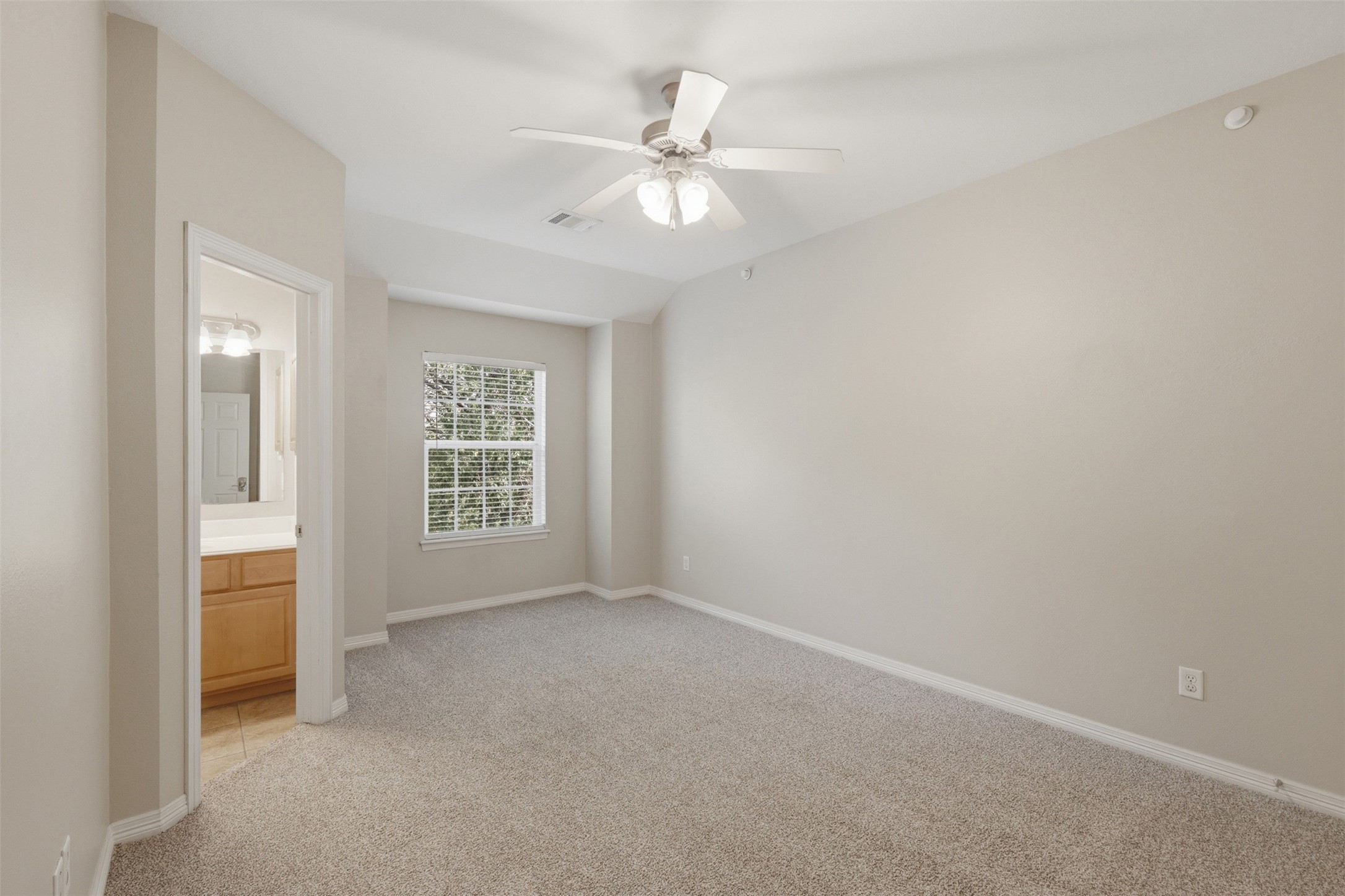 305 Holleman Drive E 1004 Property Photo 17