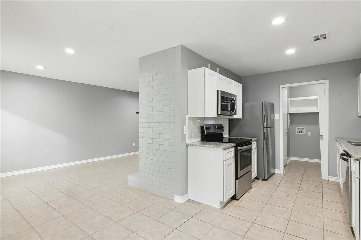 8540 Glen Meadow Lane Property Photo 3