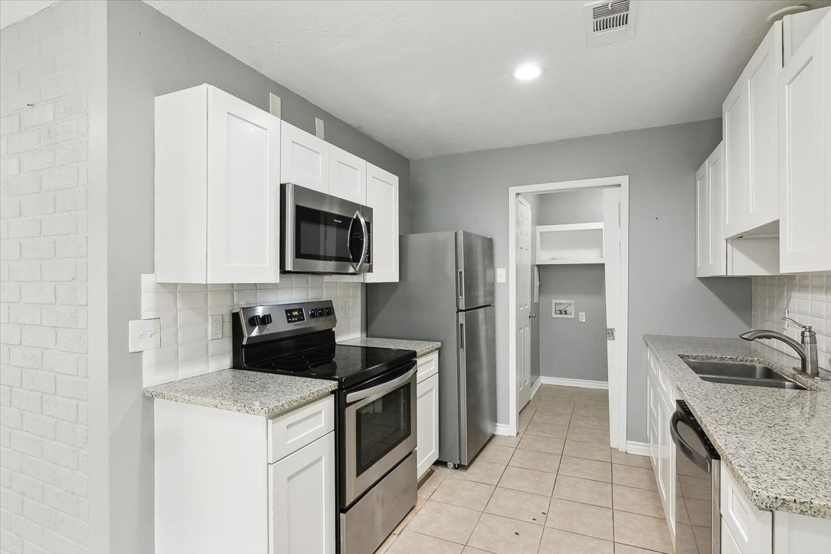 8540 Glen Meadow Lane Property Photo 4