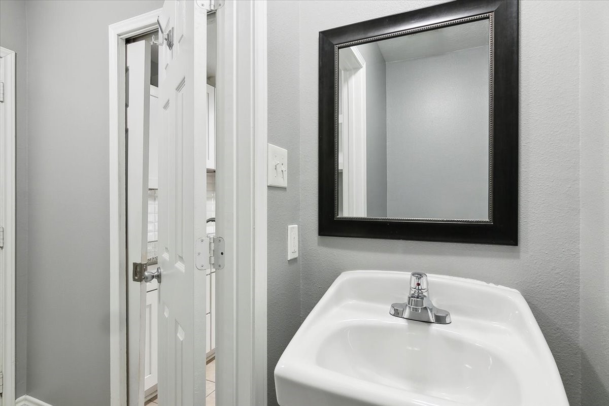 8540 Glen Meadow Lane Property Photo 7