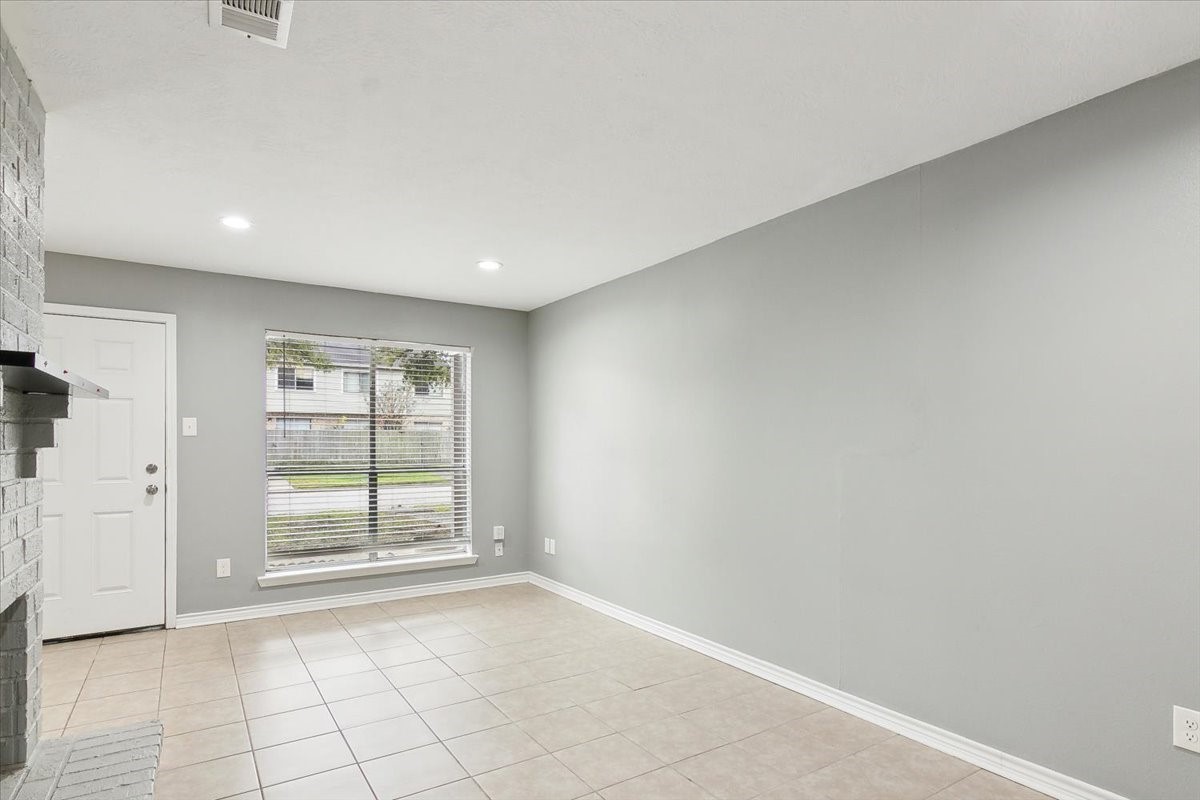 8540 Glen Meadow Lane Property Photo 9