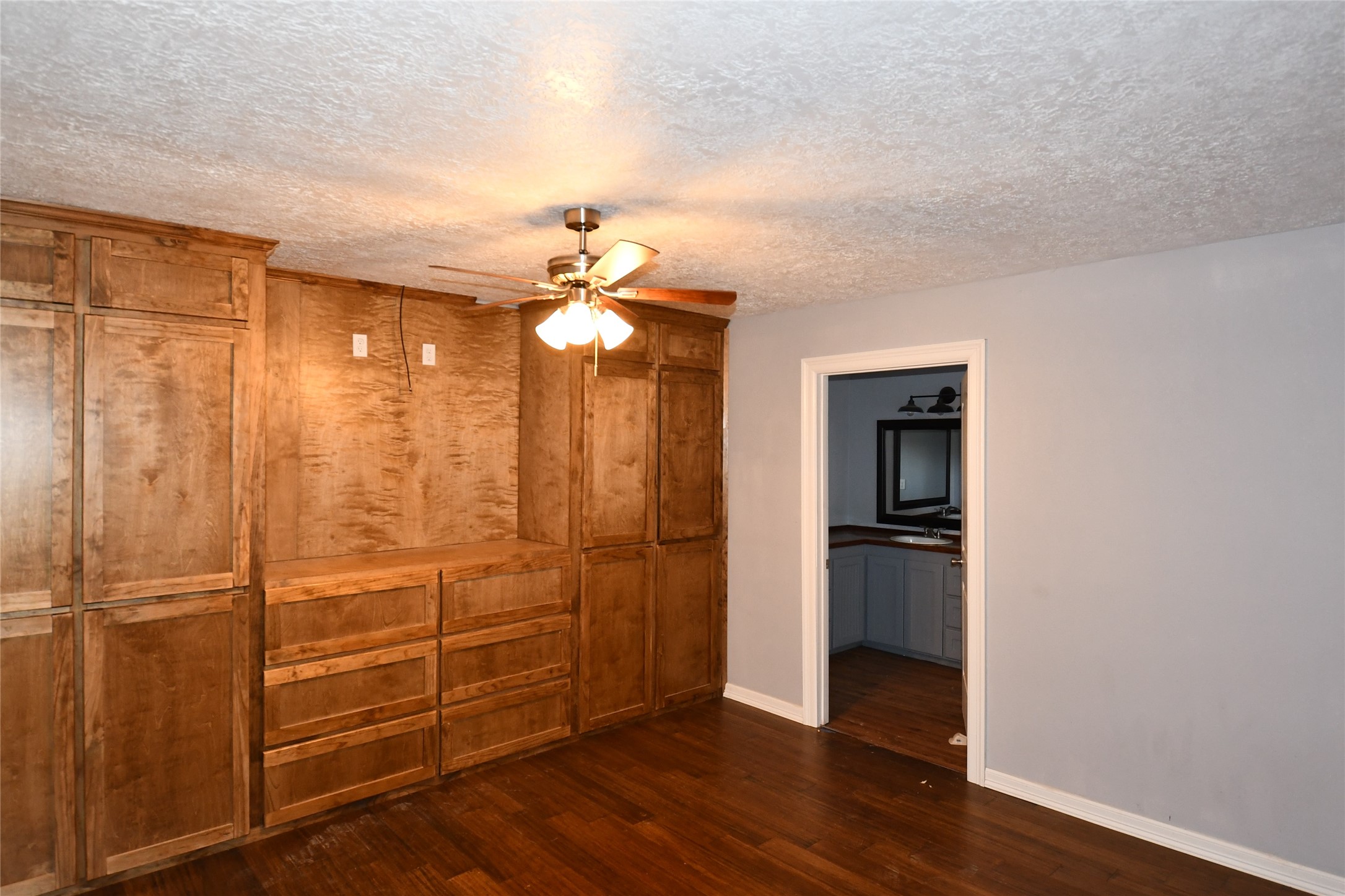 405 County Road 2296 Property Photo 3