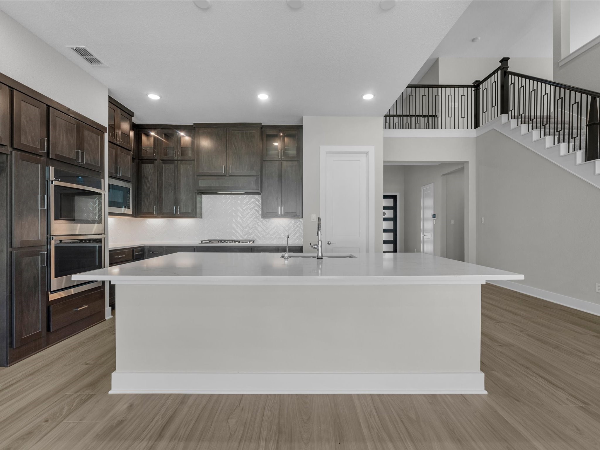 8034 Sunny Ridge Drive Property Photo 2