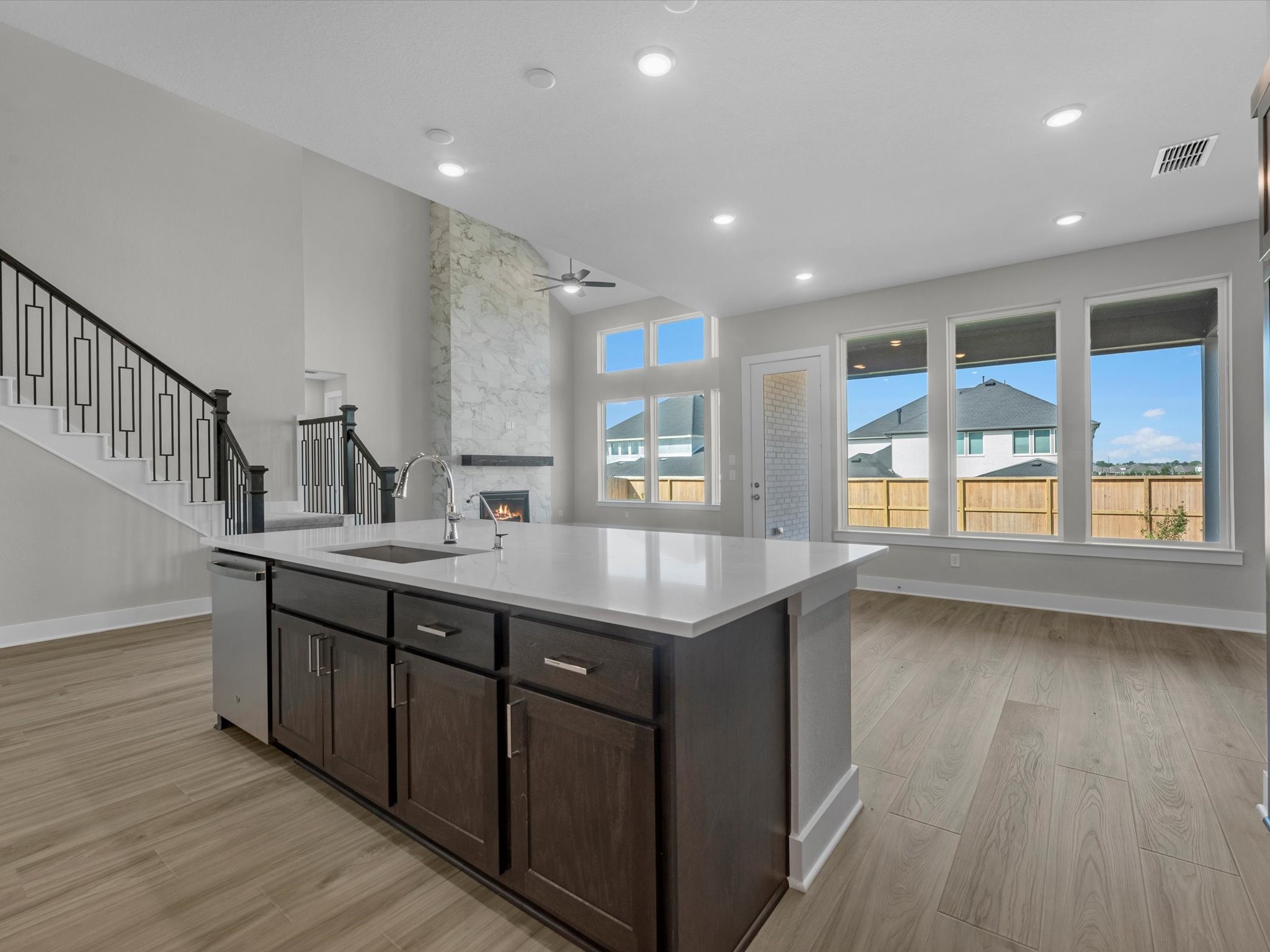8034 Sunny Ridge Drive Property Photo 4
