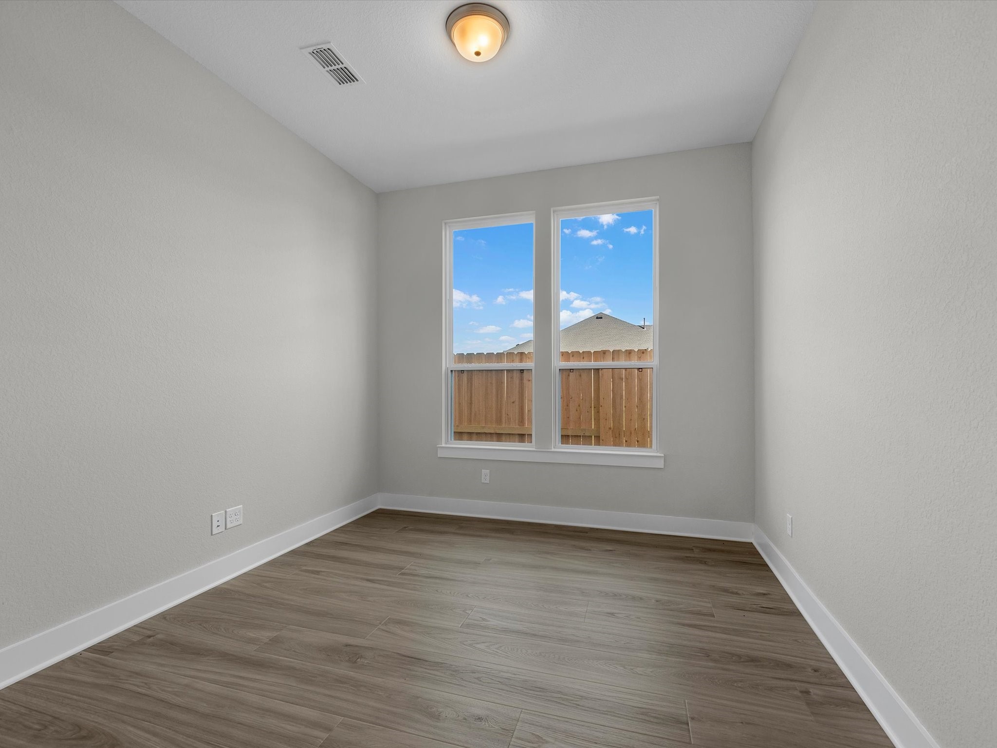 8034 Sunny Ridge Drive Property Photo 5