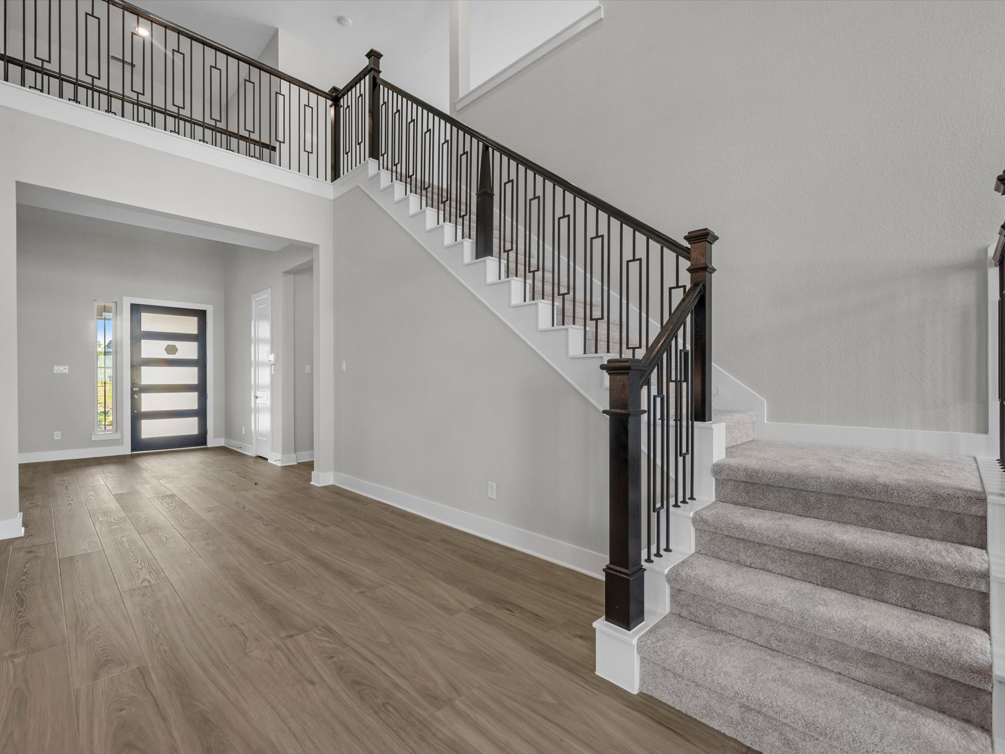 8034 Sunny Ridge Drive Property Photo 6