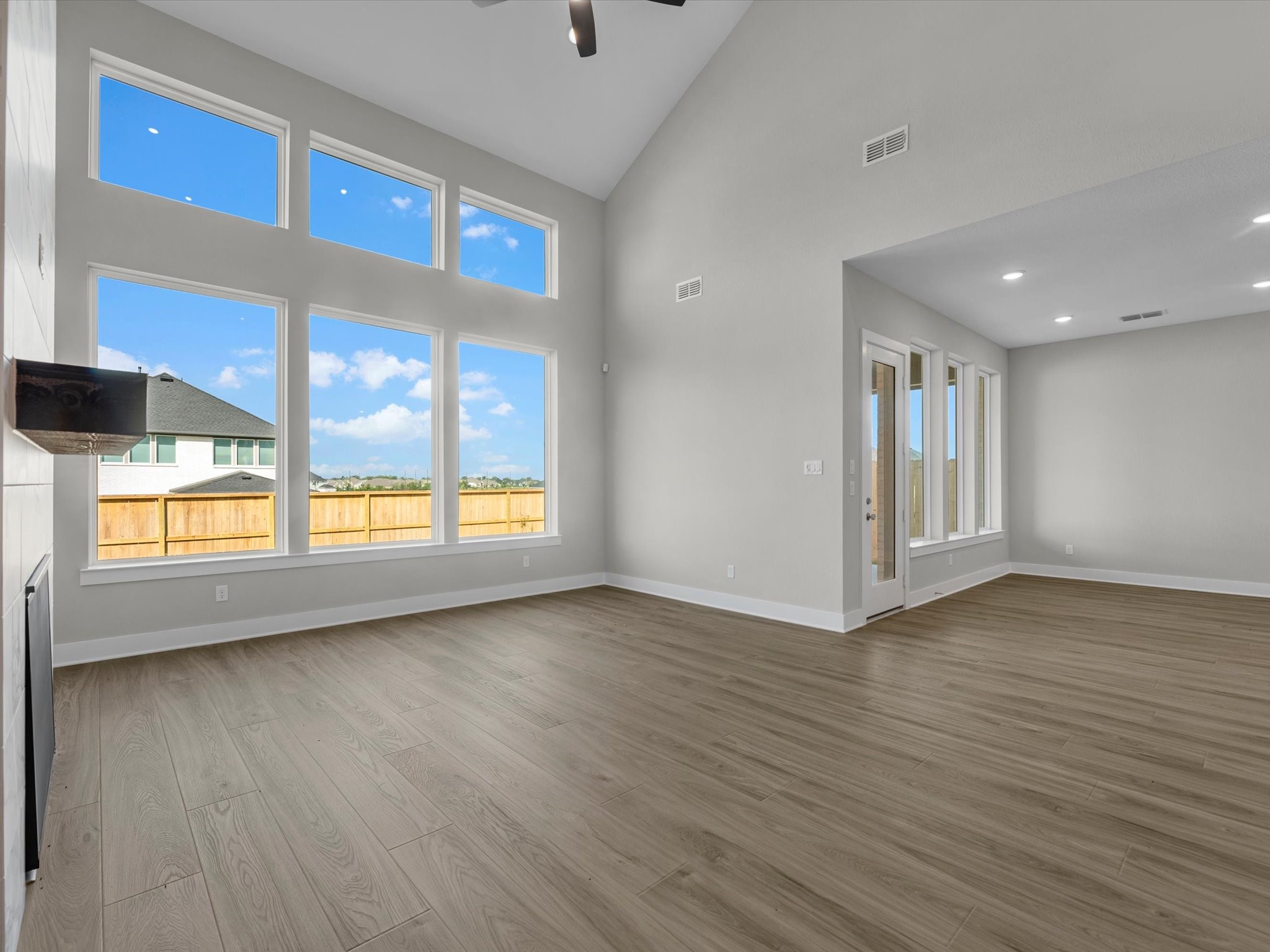 8034 Sunny Ridge Drive Property Photo 8