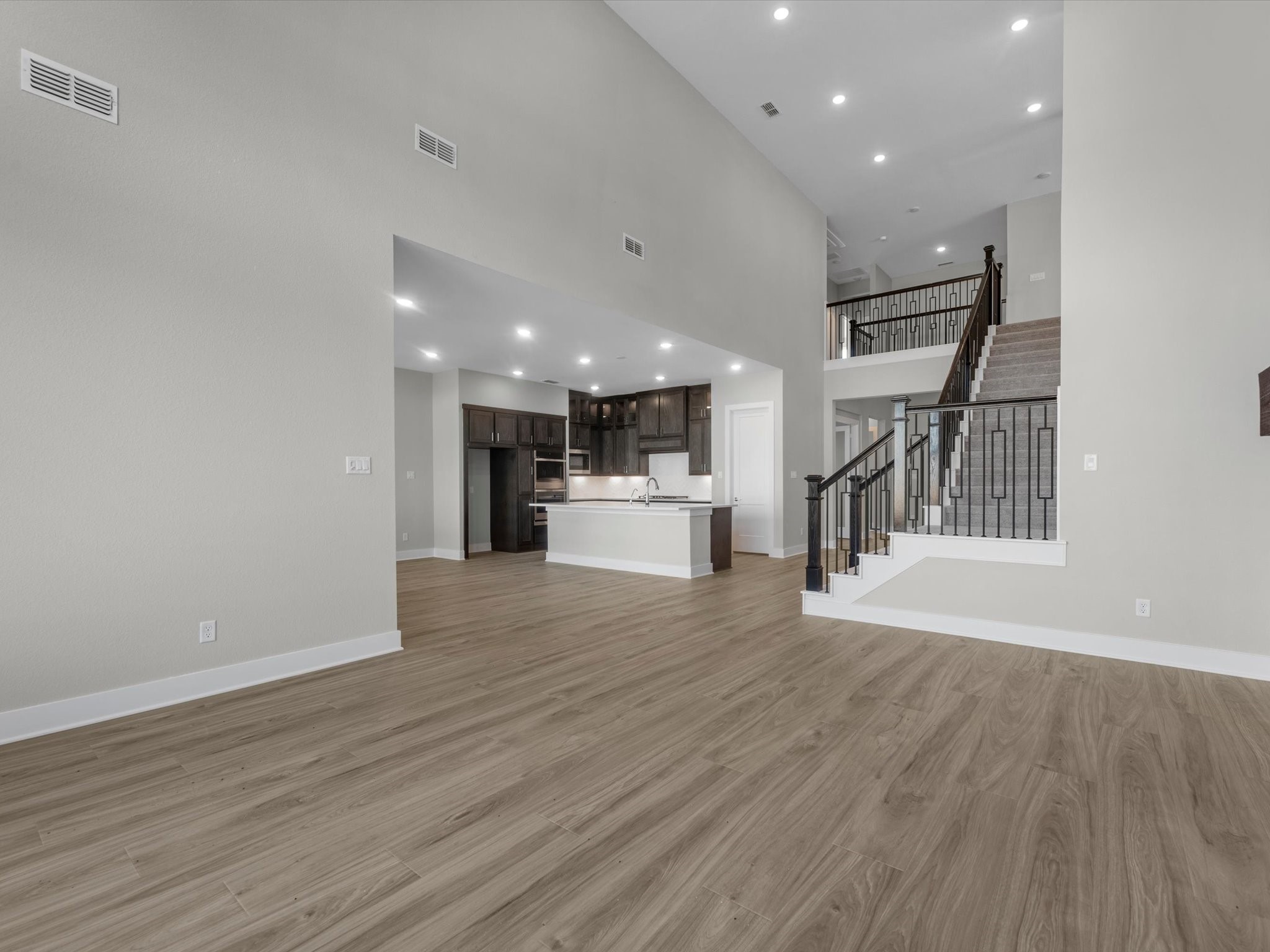 8034 Sunny Ridge Drive Property Photo 9