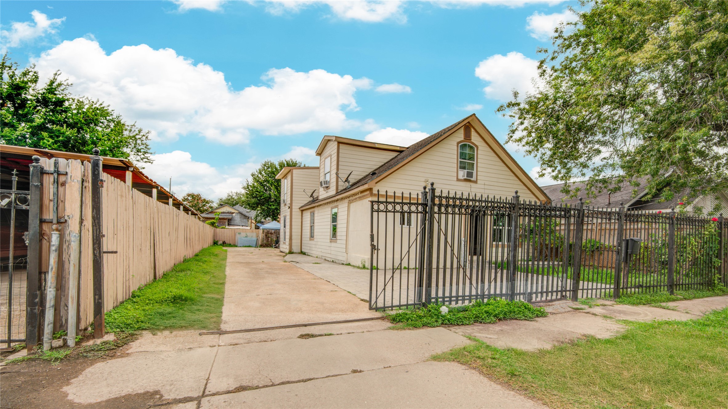 911 Wooding Street Property Photo 6