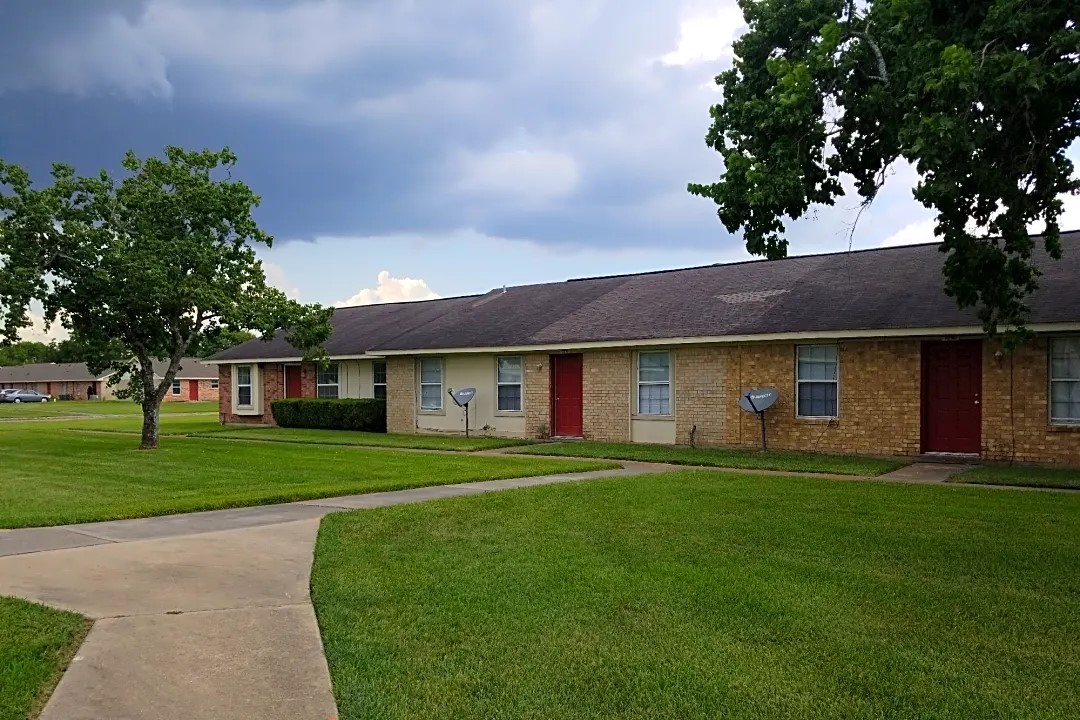 3301 Royal St Property Photo 6