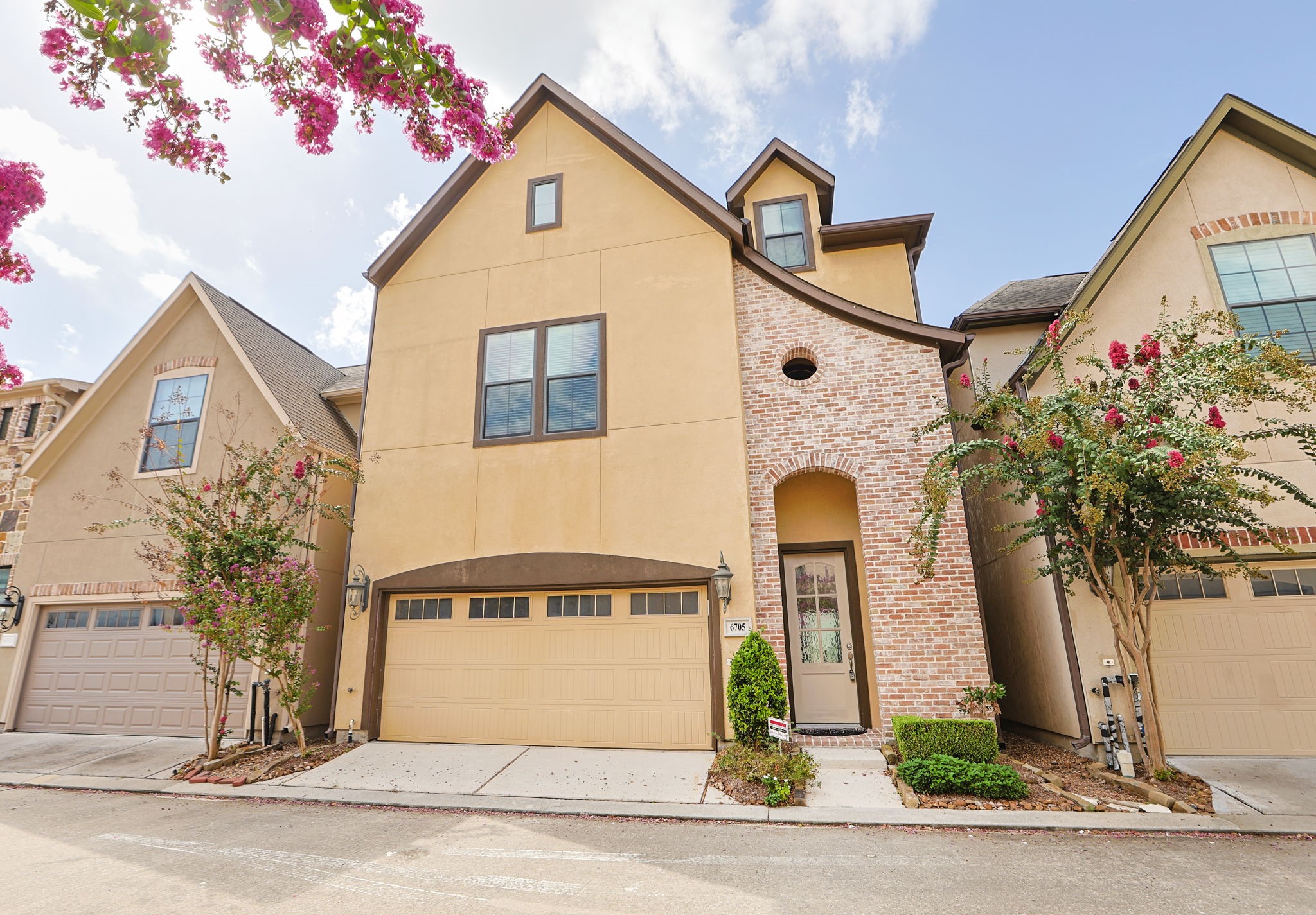 6705 Woodbend Park S