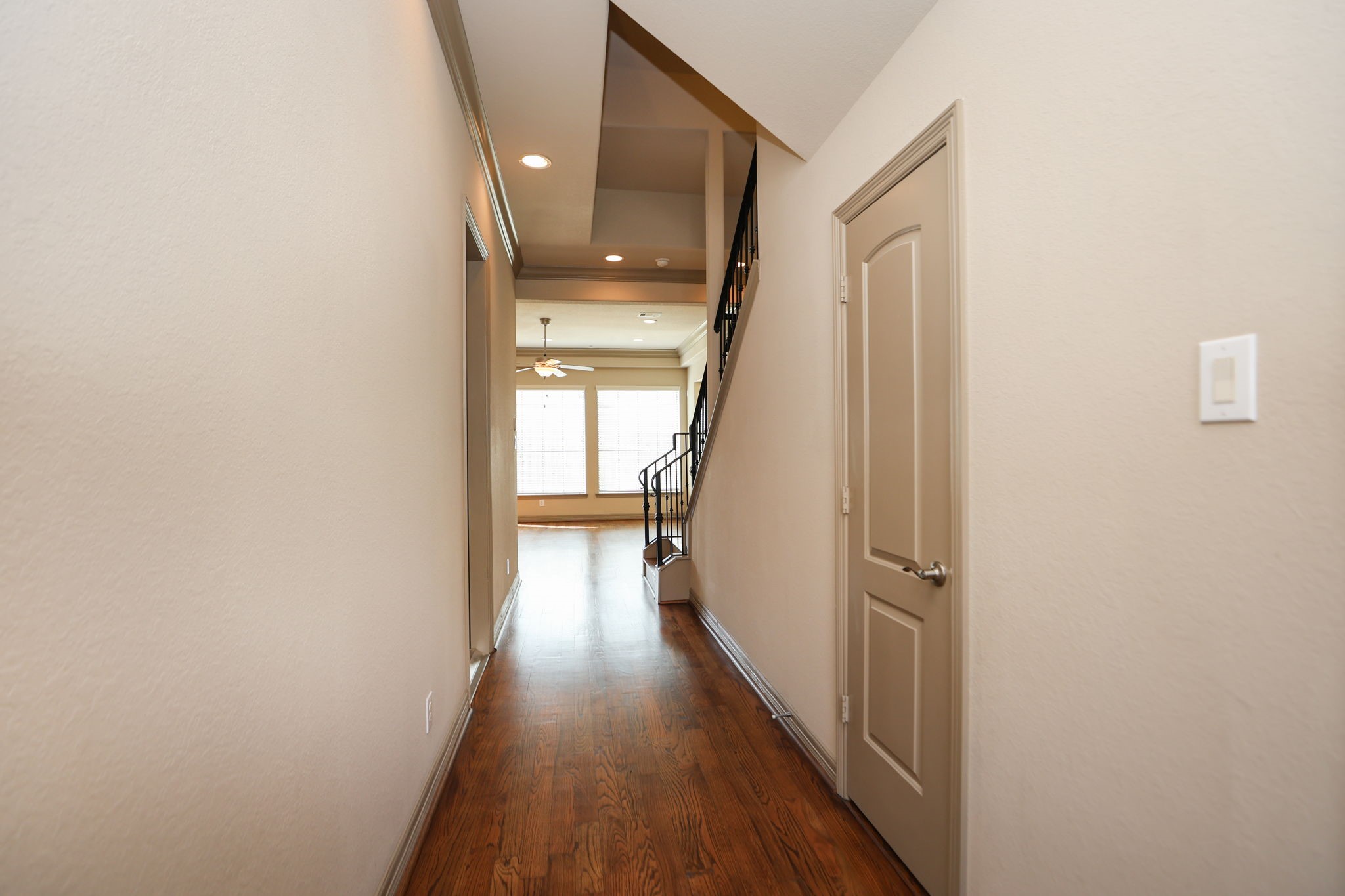 6705 Woodbend Park S Property Photo 3