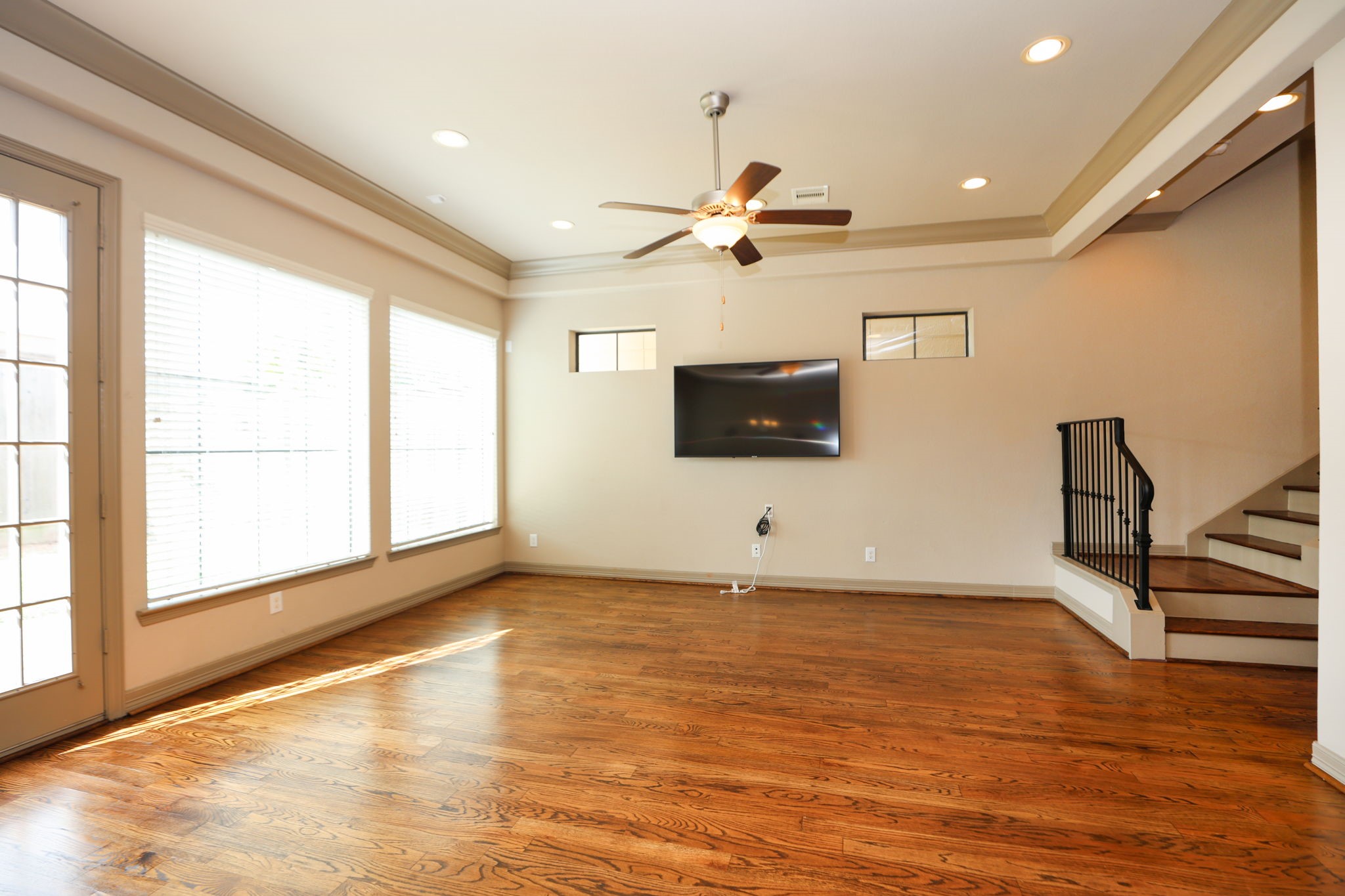 6705 Woodbend Park S Property Photo 7