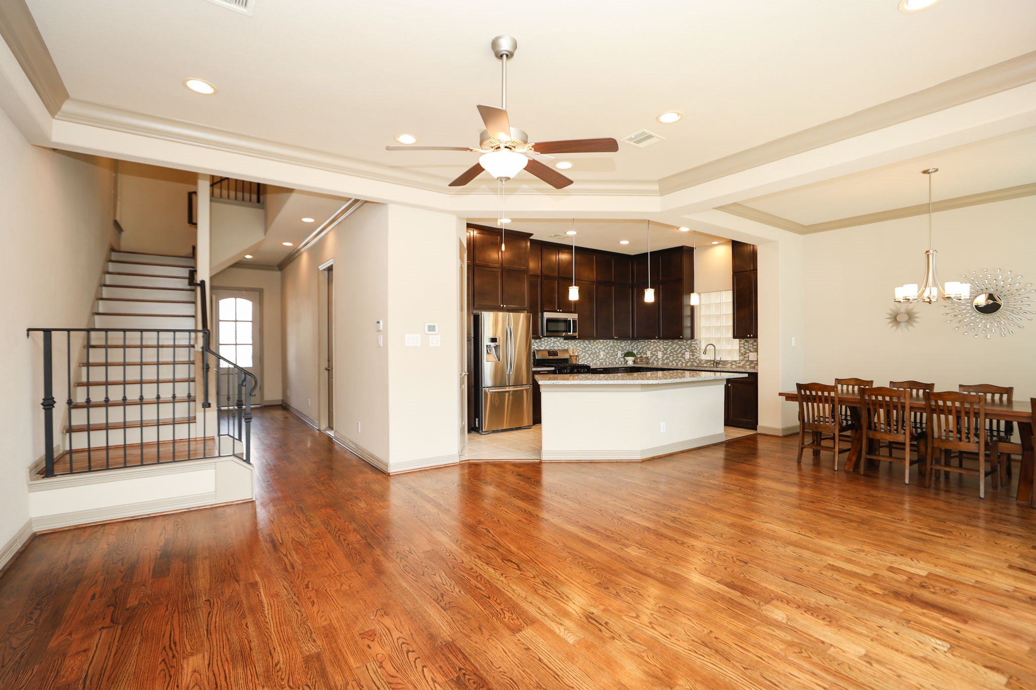 6705 Woodbend Park S Property Photo 9