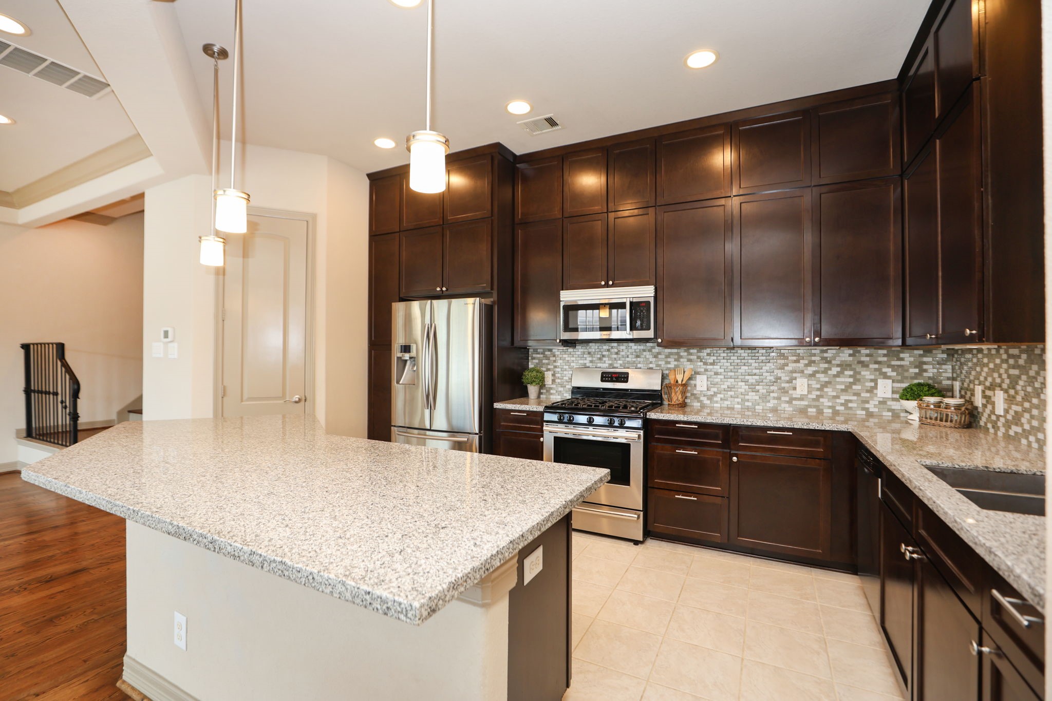 6705 Woodbend Park S Property Photo 11