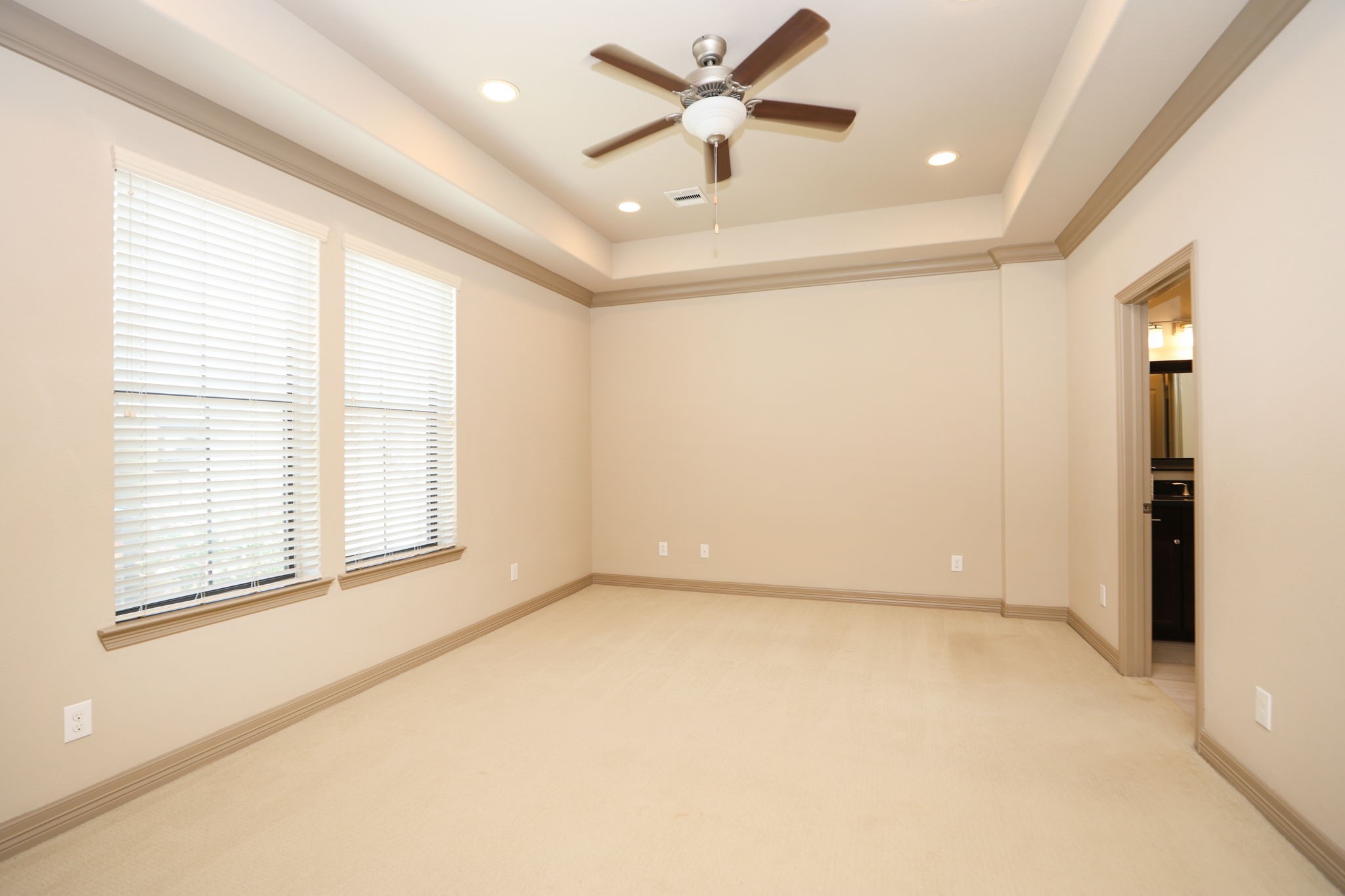 6705 Woodbend Park S Property Photo 18