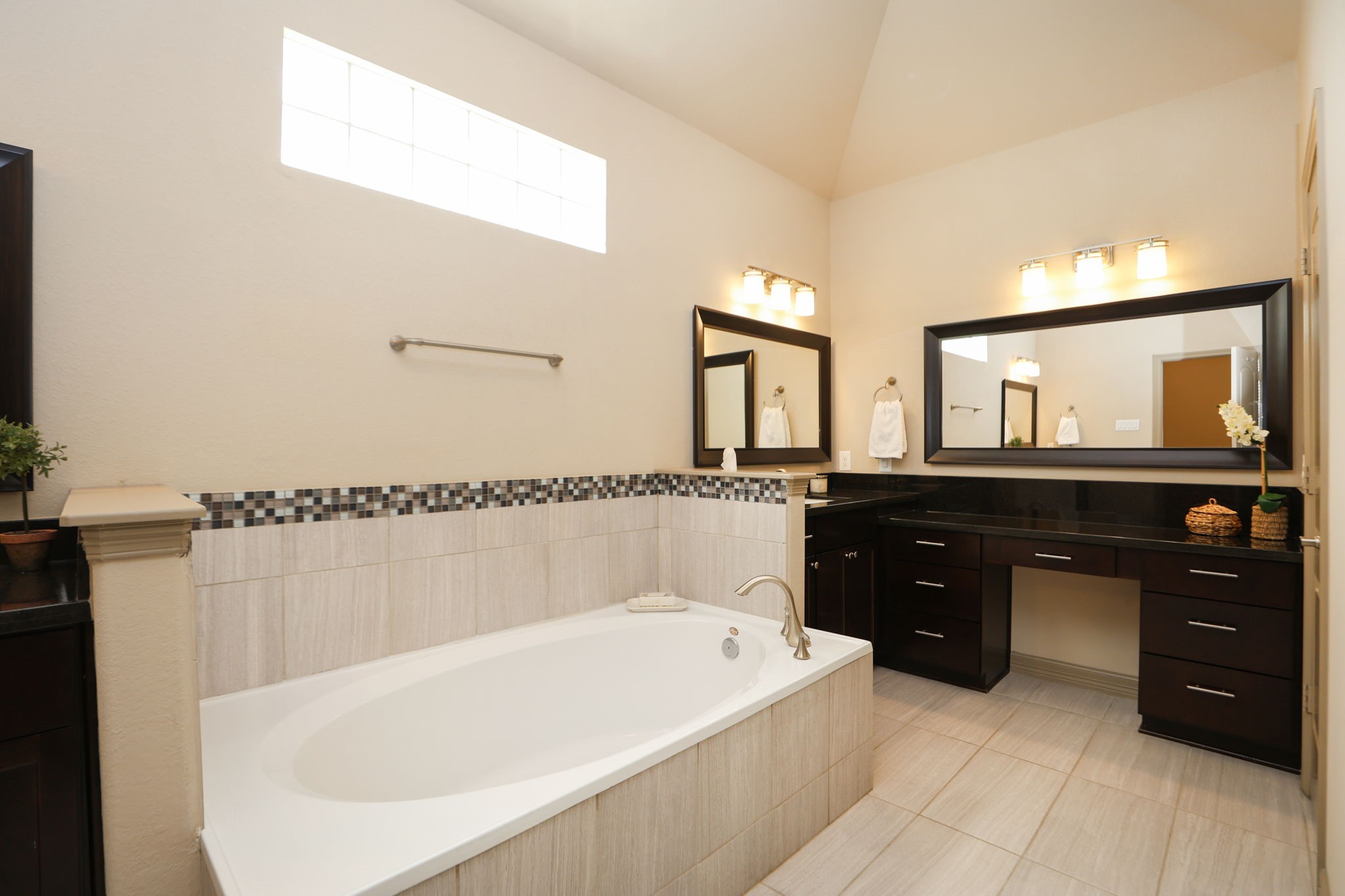 6705 Woodbend Park S Property Photo 21