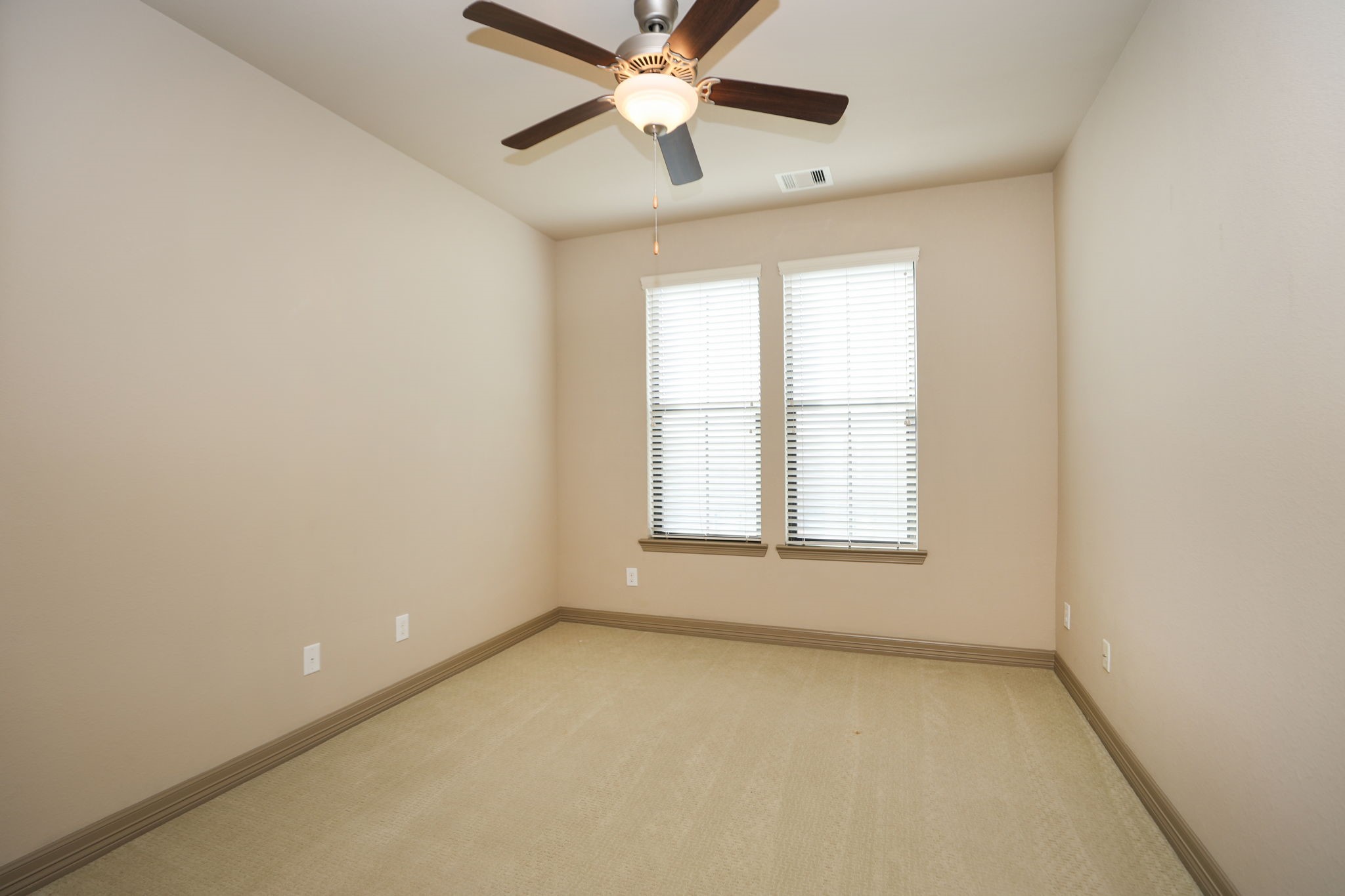 6705 Woodbend Park S Property Photo 30