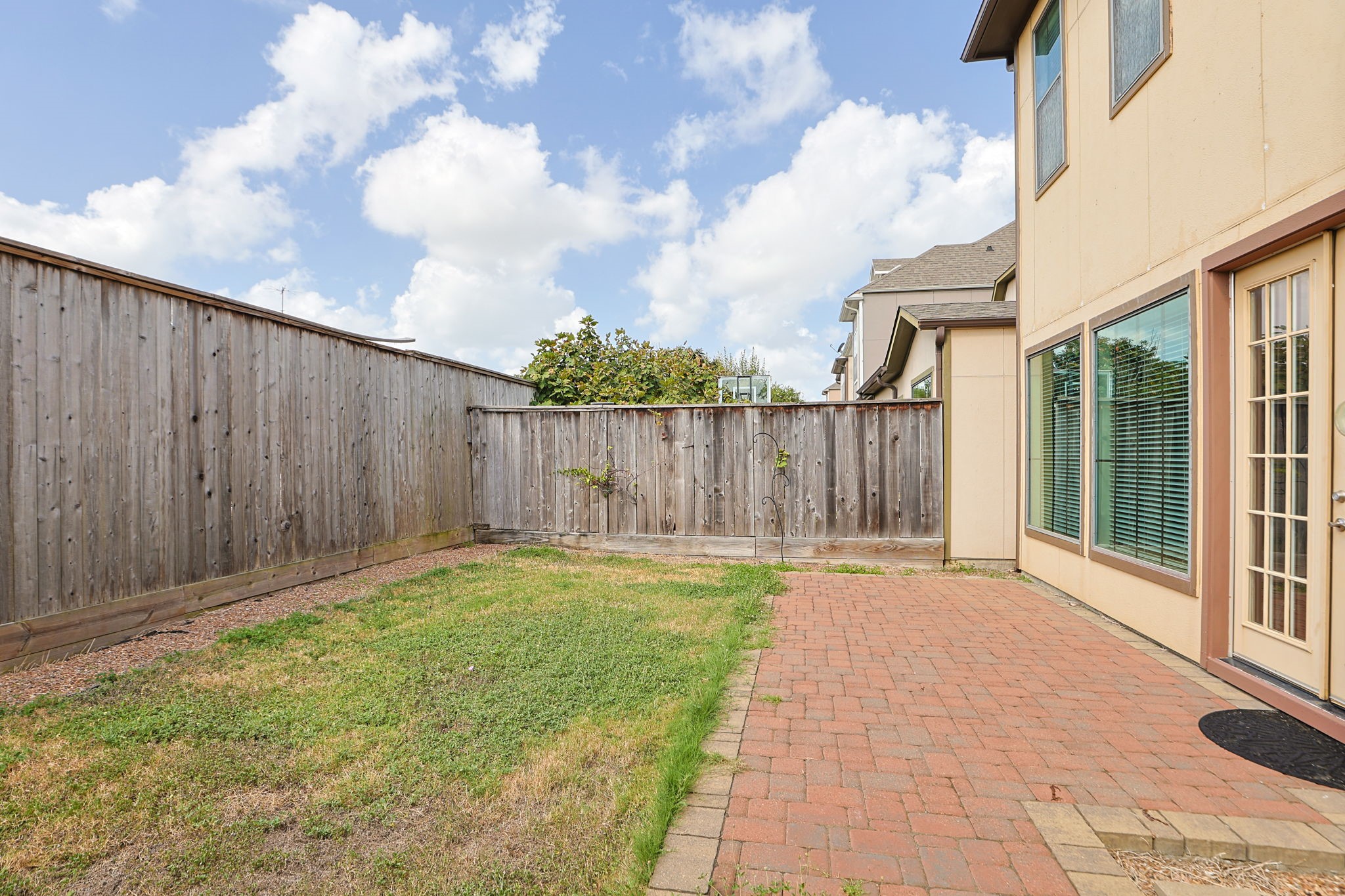 6705 Woodbend Park S Property Photo 38