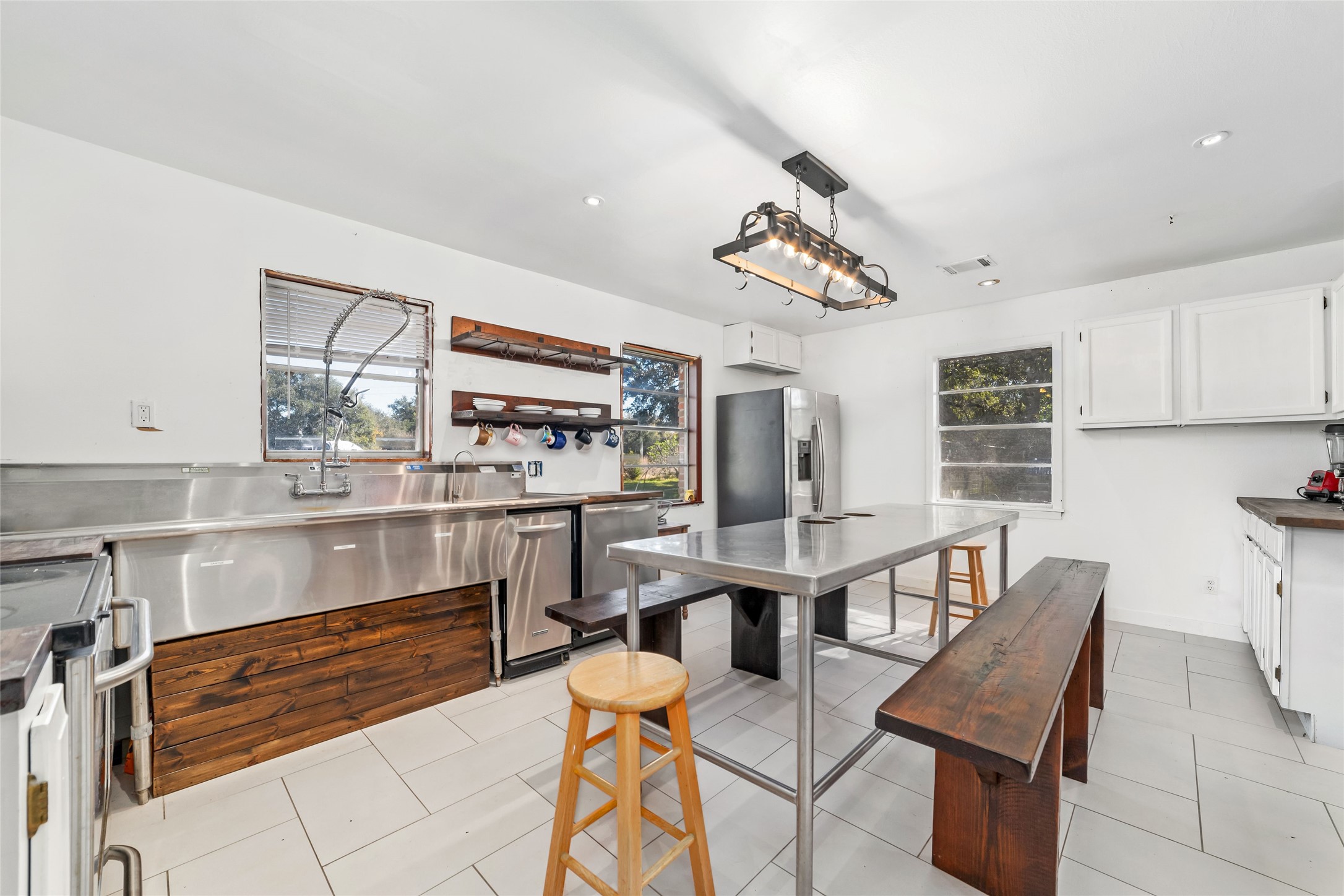 1819 Y U Jones Road Property Photo 9