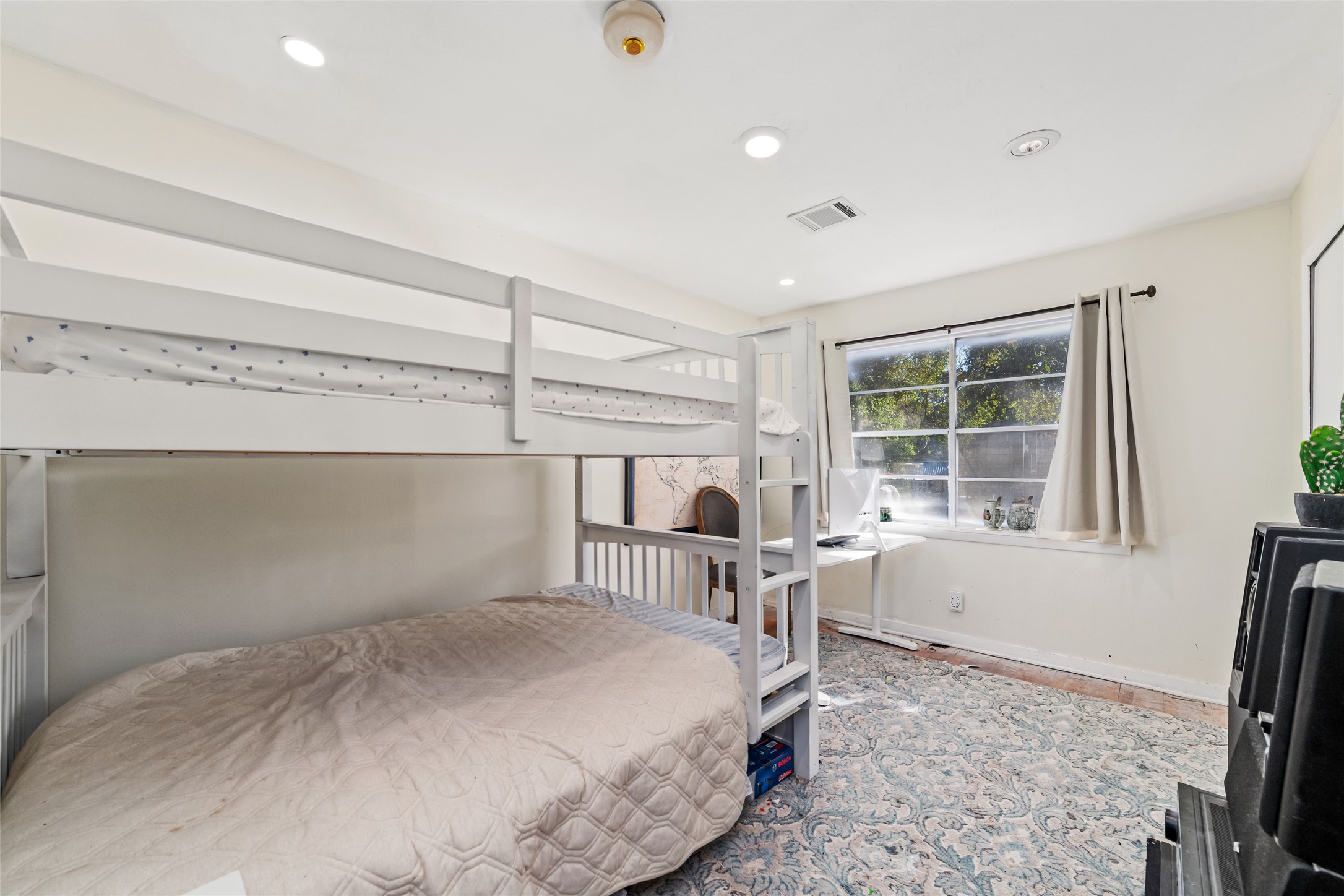 1819 Y U Jones Road Property Photo 15