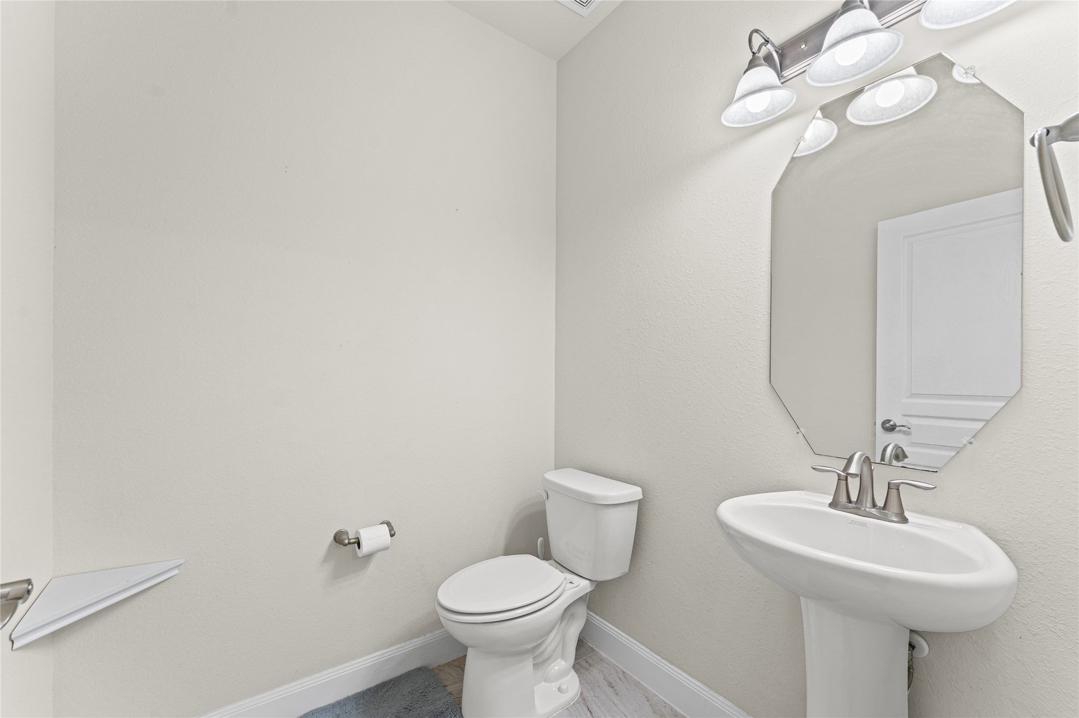 15723 Huddleston Drive Drive Property Photo 8