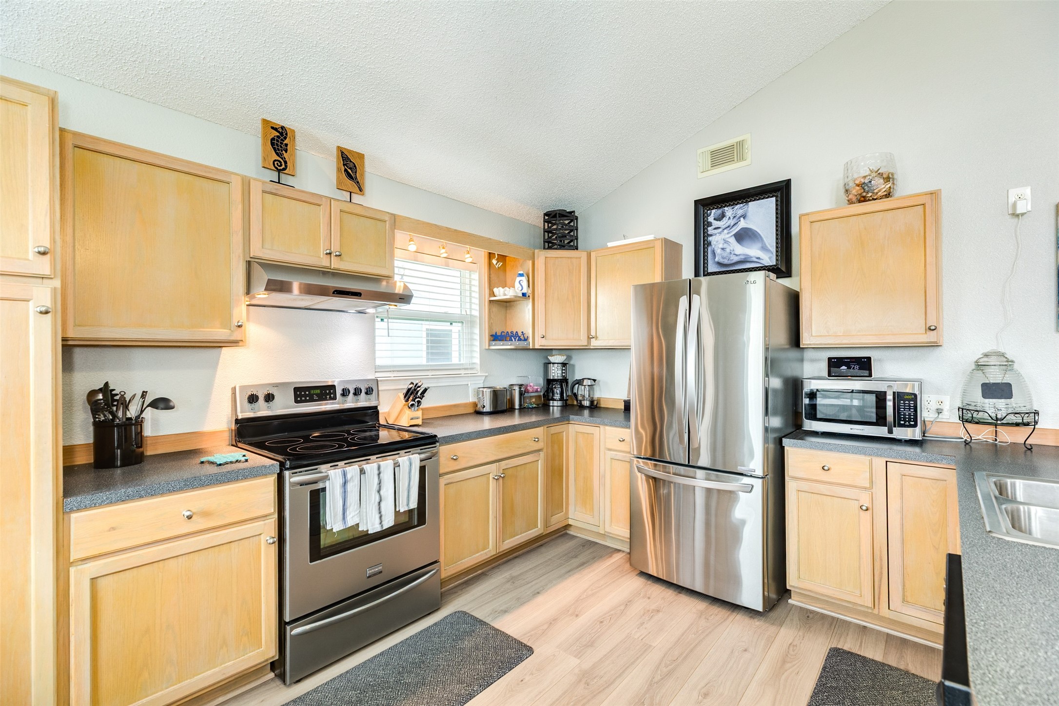 16614 Bermuda Way Property Photo 8