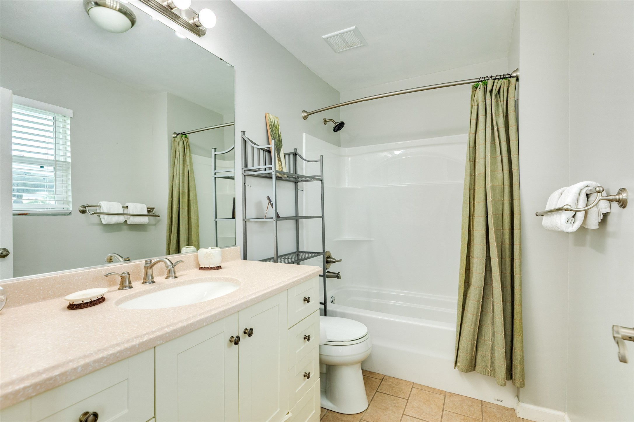 16614 Bermuda Way Property Photo 13