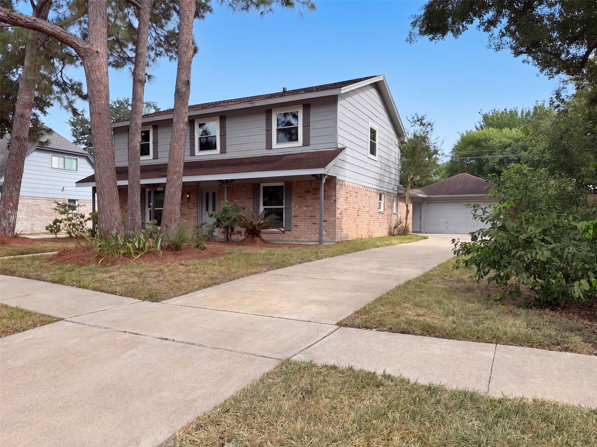 16121 Lakeview Drive Property Photo 1