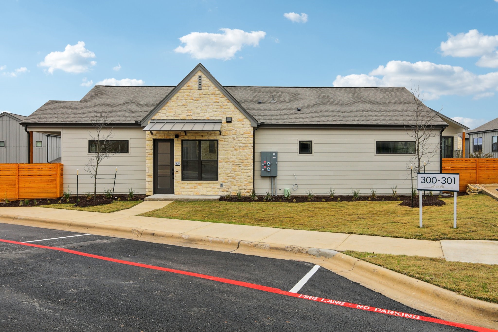1601-301 Mustang Drive Property Photo 1